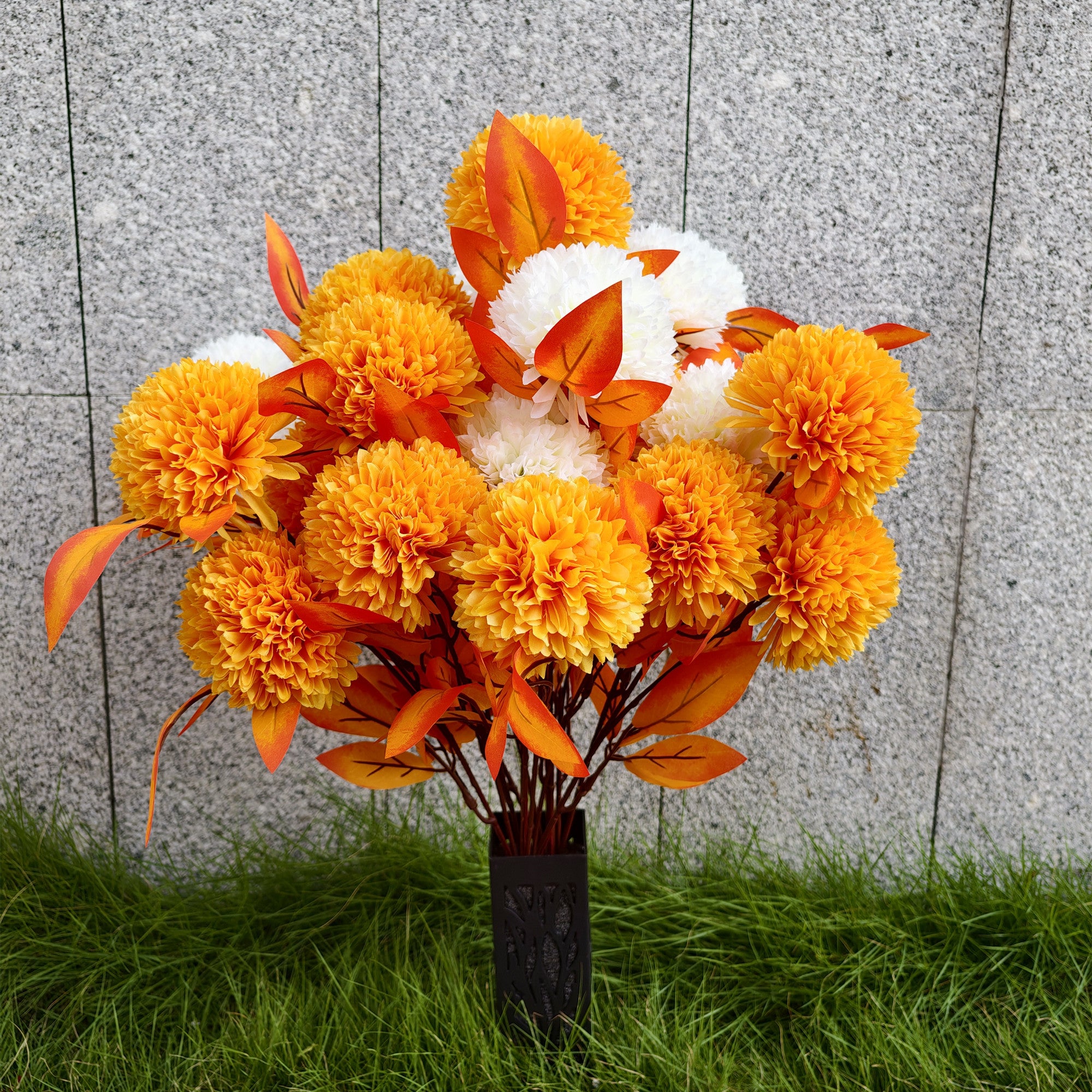 60 cm Künstliche Mums Friedhofsblumen mit Vase – 24 Blüten, UV-beständig für DraußenGrabstätten, Weatherfest, Zarte Erinnerungsdekoration