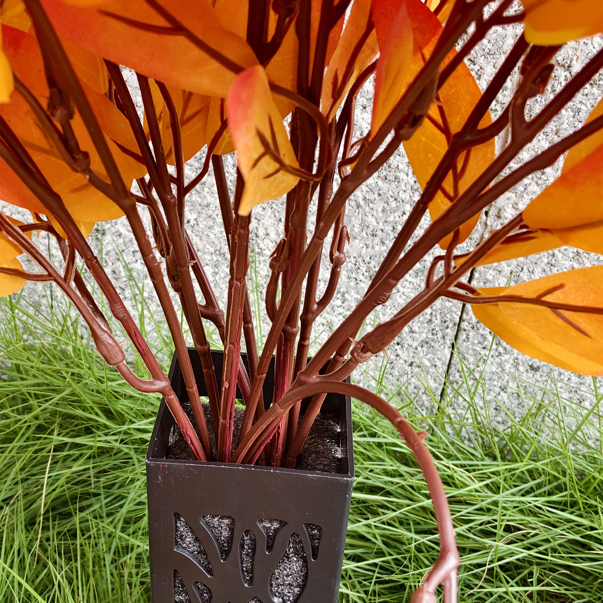 60 cm Künstliche Mums Friedhofsblumen mit Vase – 24 Blüten, UV-beständig für DraußenGrabstätten, Weatherfest, Zarte Erinnerungsdekoration