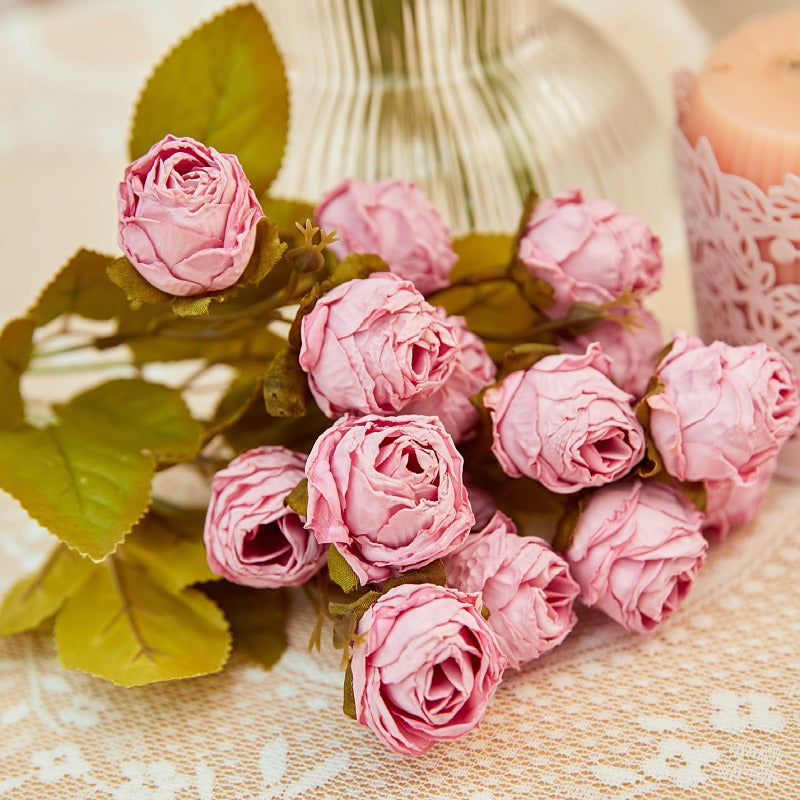 32 cm Künstlicher Strauß mit 15 kleinen randgebrannten Rosen – für Herbst-Winter-Dekoration