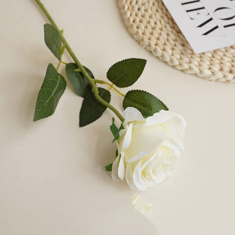 12 Stück Künstliche Rosen, Einzelne Langstielige Künstliche Dunkelrote Rosen, Realistische Kunstrosen für Hochzeitsdeko Brautsträuß Heiratsantrag Geburtstag Party Haus Garten Decor