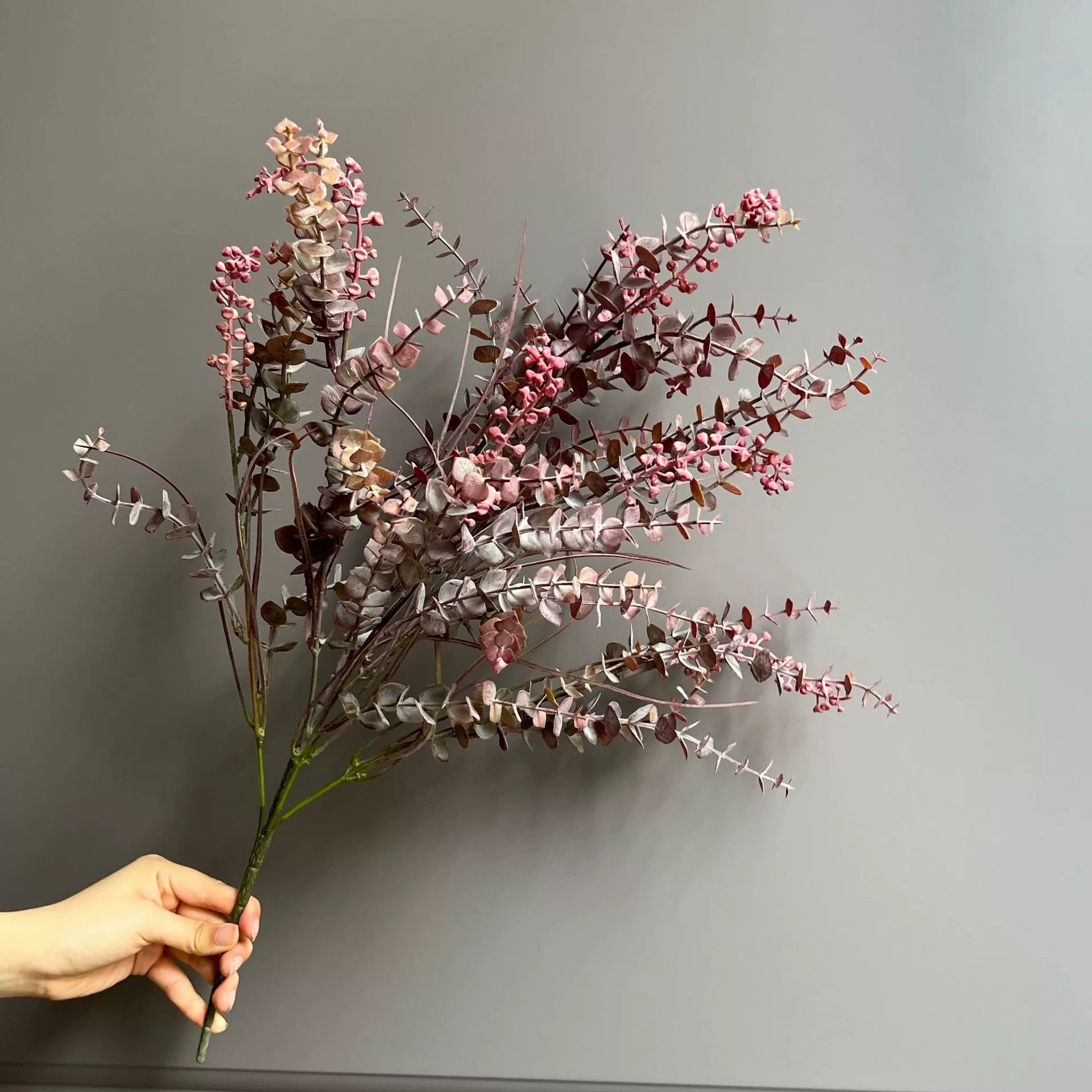 Eukalyptus künstlich, 64 cm Dekozweig mit Früchten, Naturgetreuer Kunst-Eukalyptus für Vase, Hochzeit, Floristik & Gestecke
