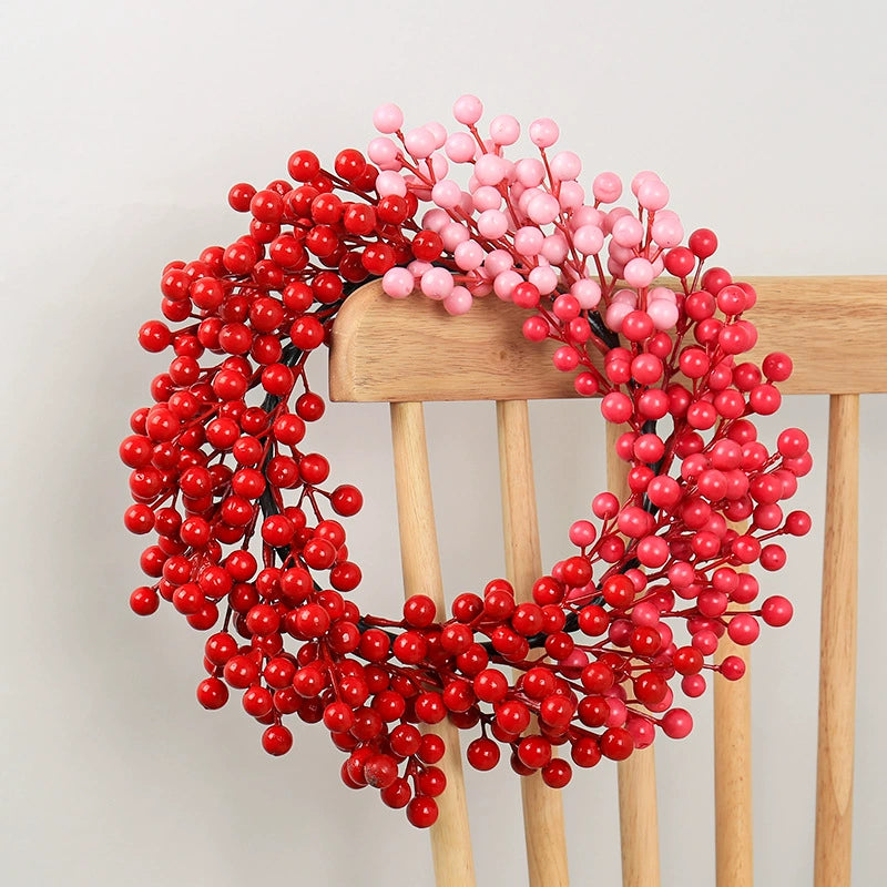 Künstlicher Weihnachtskranz mit Roten Beeren, Täuschend Echter Türkranz für Winter & Advent, Langlebige Weihnachtsdeko für Tür und Wand, Festlicher Dekokranz