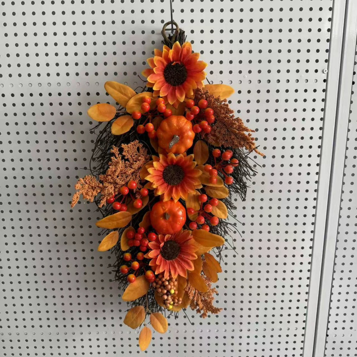 Herbstgirlande Künstlich 55cm, Täuschend Echter Hängeschmuck mit Ahornblättern, Kürbis & Zapfen, Herbstdeko für Tür, Wand, Erntedank & Halloween