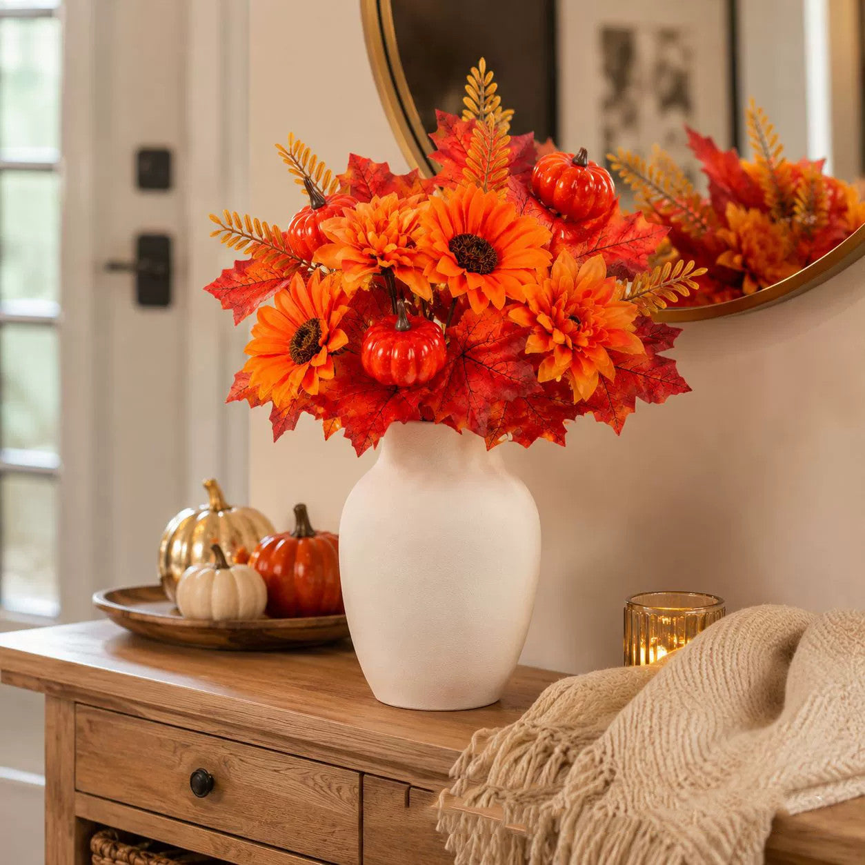 Künstlicher Deko-Kürbis 34 cm mit Ahornblättern & Zapfen, Realistische Herbstdeko für Tisch, Erntedank & Halloween, Langlebiges Gesteck