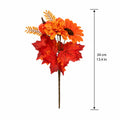 Künstlicher Deko-Kürbis 34 cm mit Ahornblättern & Zapfen, Realistische Herbstdeko für Tisch, Erntedank & Halloween, Langlebiges Gesteck