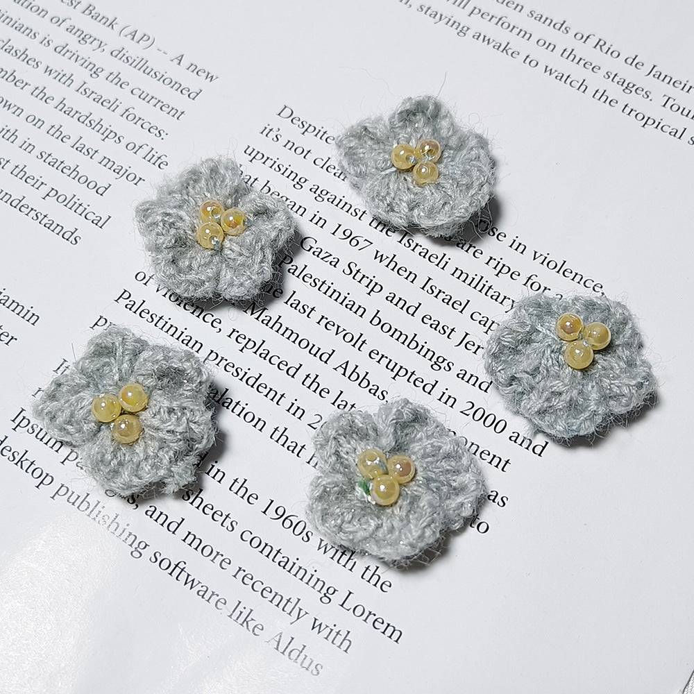 5er Set Gestrickte Gänseblümchen 3cm, Wollblumen Applikationen in warmen Farbtönen, Handarbeit Deko zum Basteln, für DIY Haarschmuck, Geschenkverpackung, Hochzeit