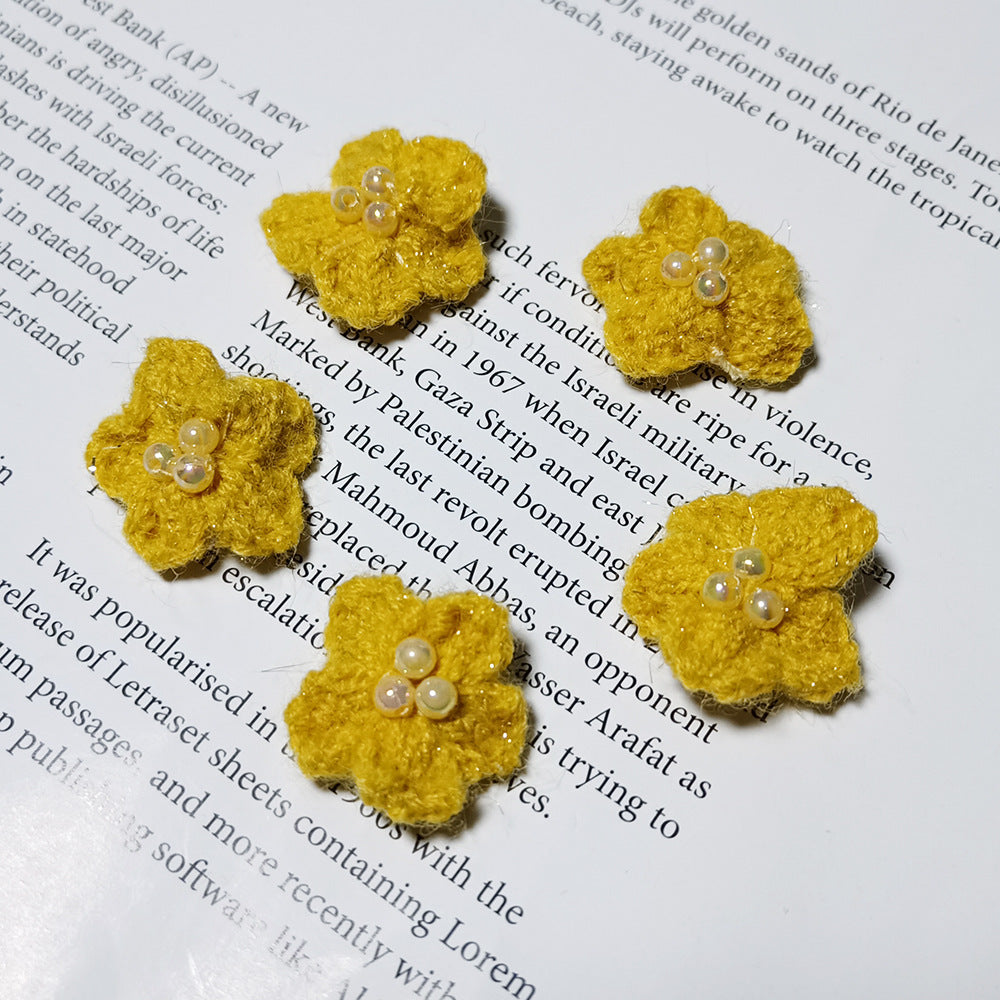 5er Set Gestrickte Gänseblümchen 3cm, Wollblumen Applikationen in warmen Farbtönen, Handarbeit Deko zum Basteln, für DIY Haarschmuck, Geschenkverpackung, Hochzeit