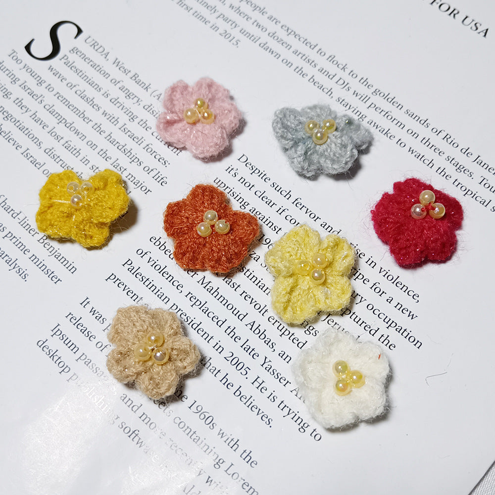 5er Set Gestrickte Gänseblümchen 3cm, Wollblumen Applikationen in warmen Farbtönen, Handarbeit Deko zum Basteln, für DIY Haarschmuck, Geschenkverpackung, Hochzeit