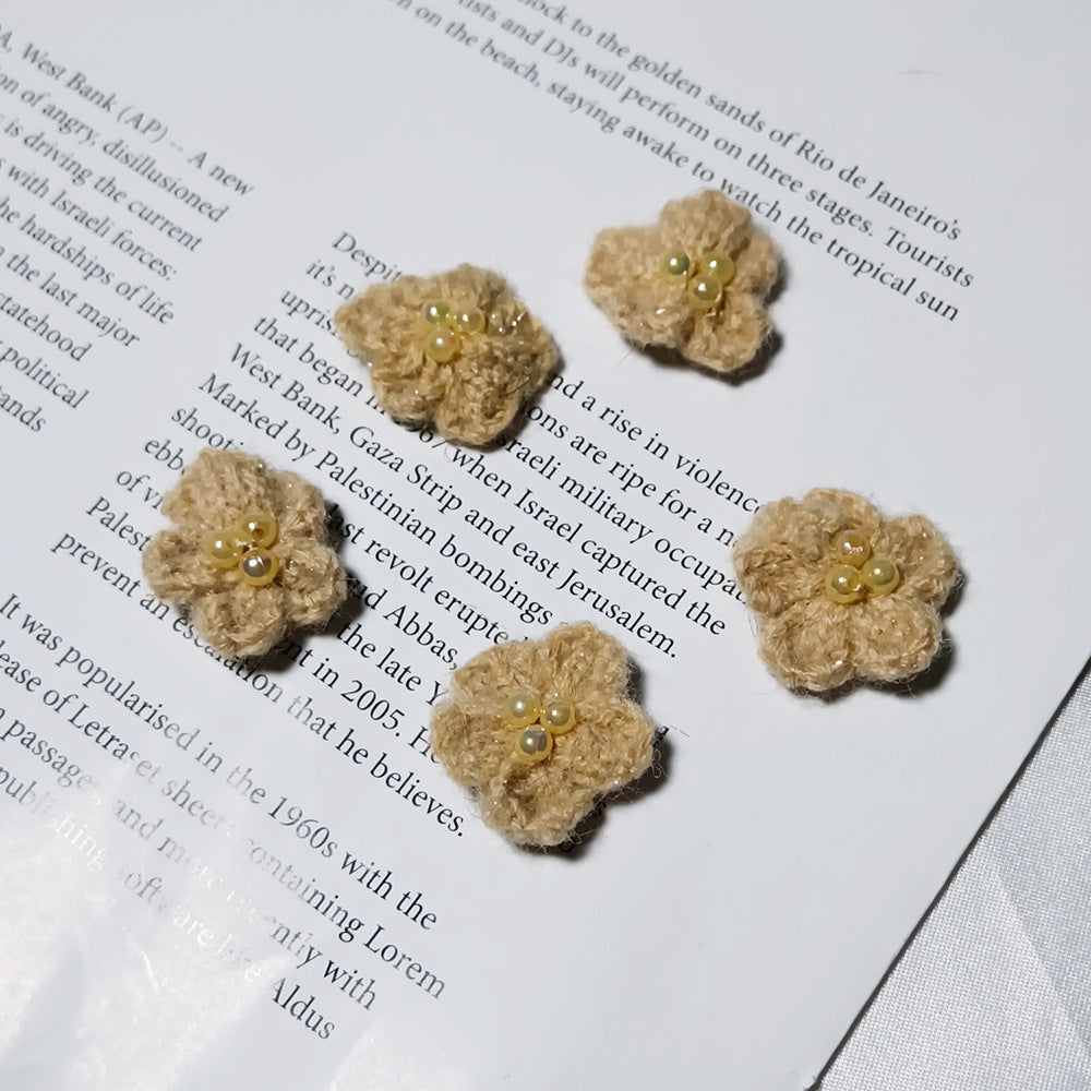 5er Set Gestrickte Gänseblümchen 3cm, Wollblumen Applikationen in warmen Farbtönen, Handarbeit Deko zum Basteln, für DIY Haarschmuck, Geschenkverpackung, Hochzeit