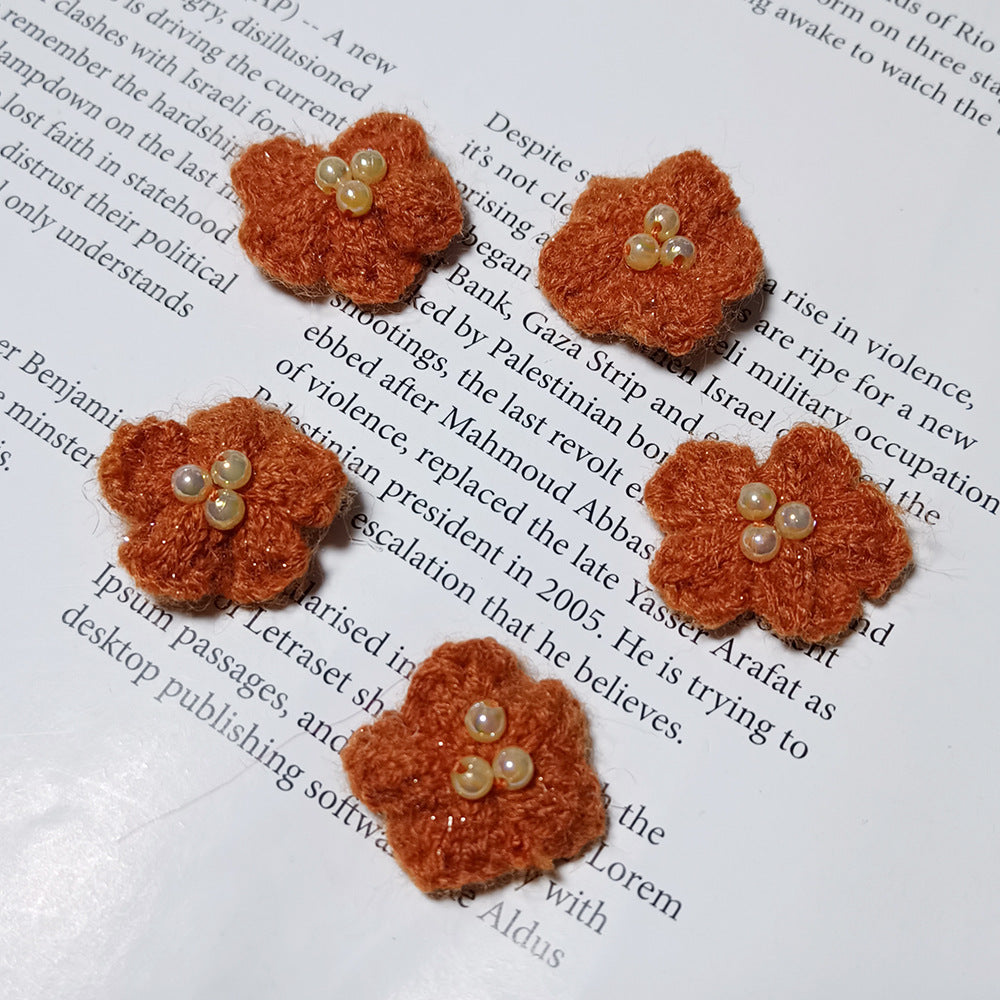5er Set Gestrickte Gänseblümchen 3cm, Wollblumen Applikationen in warmen Farbtönen, Handarbeit Deko zum Basteln, für DIY Haarschmuck, Geschenkverpackung, Hochzeit