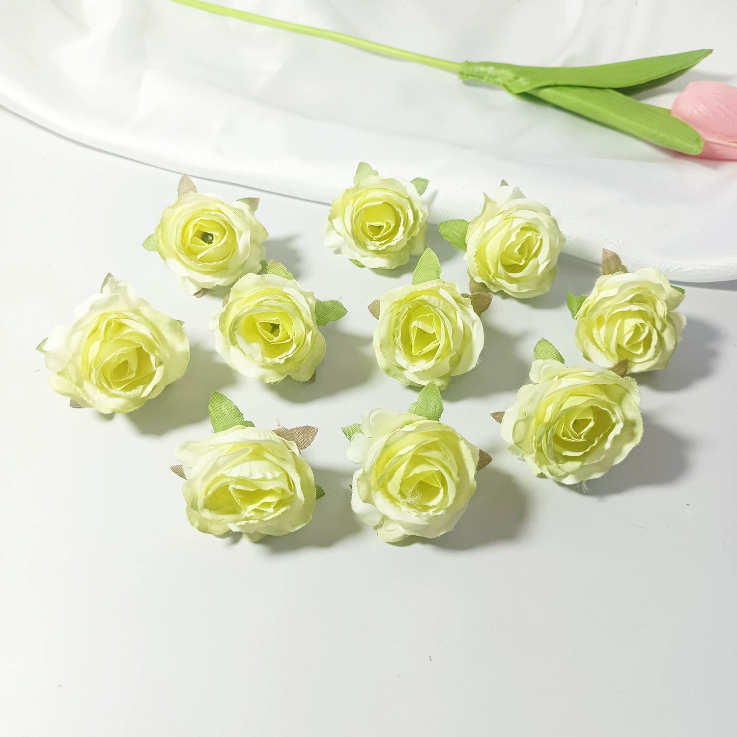 Mini Rosenköpfe 4cm, Künstliche Rosenblüten zum Basteln & Dekorieren, Naturgetreue Seidenrosen für DIY-Projekte, Hochzeit, Gestecke, Tischdeko