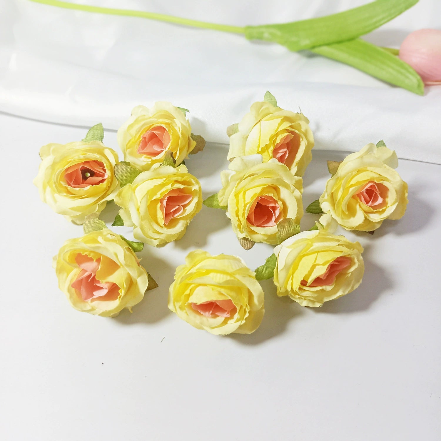 Mini Rosenköpfe 4cm, Künstliche Rosenblüten zum Basteln & Dekorieren, Naturgetreue Seidenrosen für DIY-Projekte, Hochzeit, Gestecke, Tischdeko