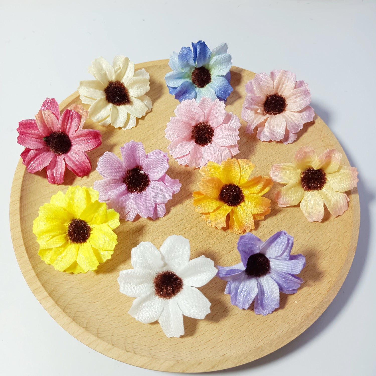 Künstliche Mini-Gänseblümchen, 3,5 cm, realistische Seidenblumen für DIY, Hochzeiten, Geschenkverpackung, Fotografie, 50 Stück