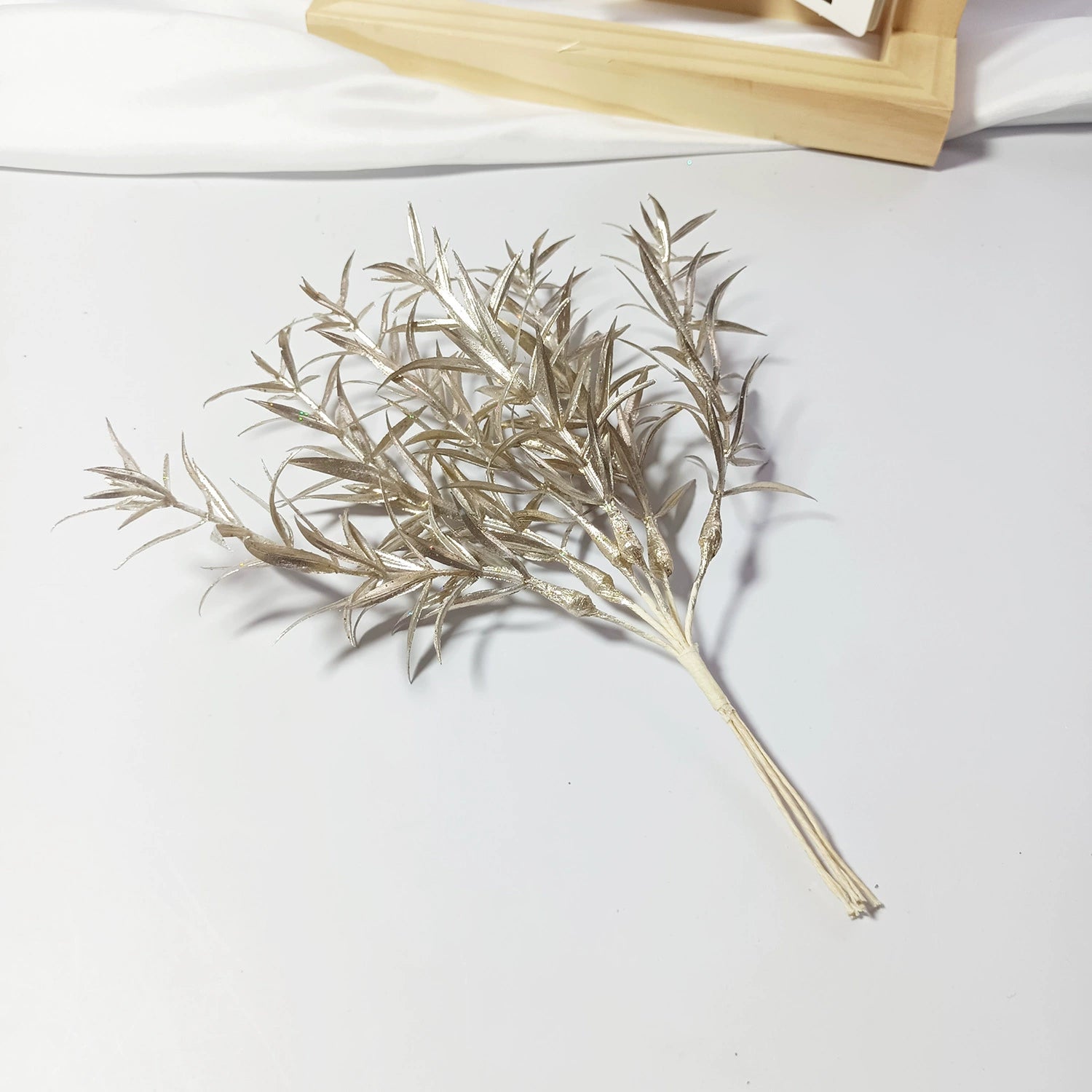 Sternengras Kunstzweig 20 cm, Täuschend echter Deko-Zweig für Gestecke & Vasen, Ideal für DIY, Hochzeit & Tischdeko, Kleine Kunstpflanze