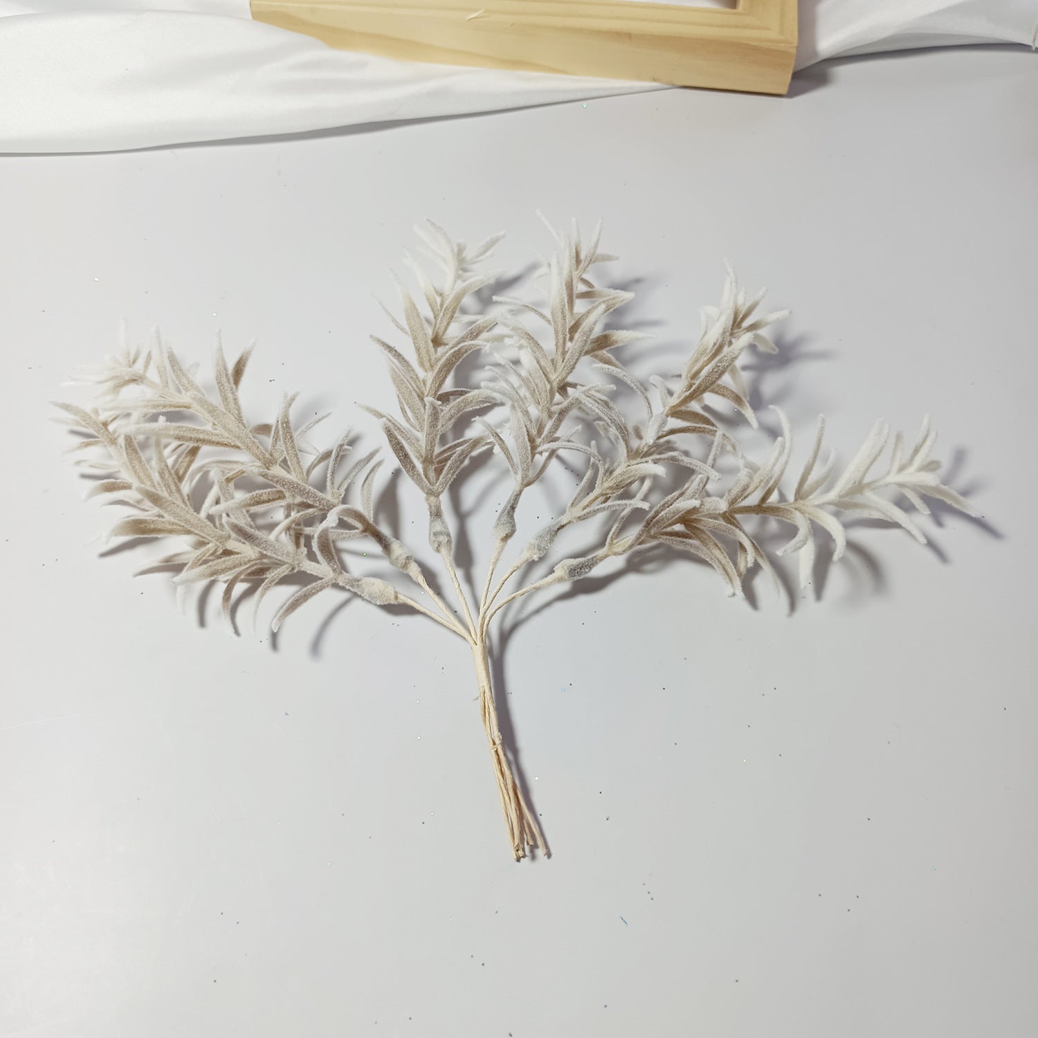 Sternengras Kunstzweig 20 cm, Täuschend echter Deko-Zweig für Gestecke & Vasen, Ideal für DIY, Hochzeit & Tischdeko, Kleine Kunstpflanze