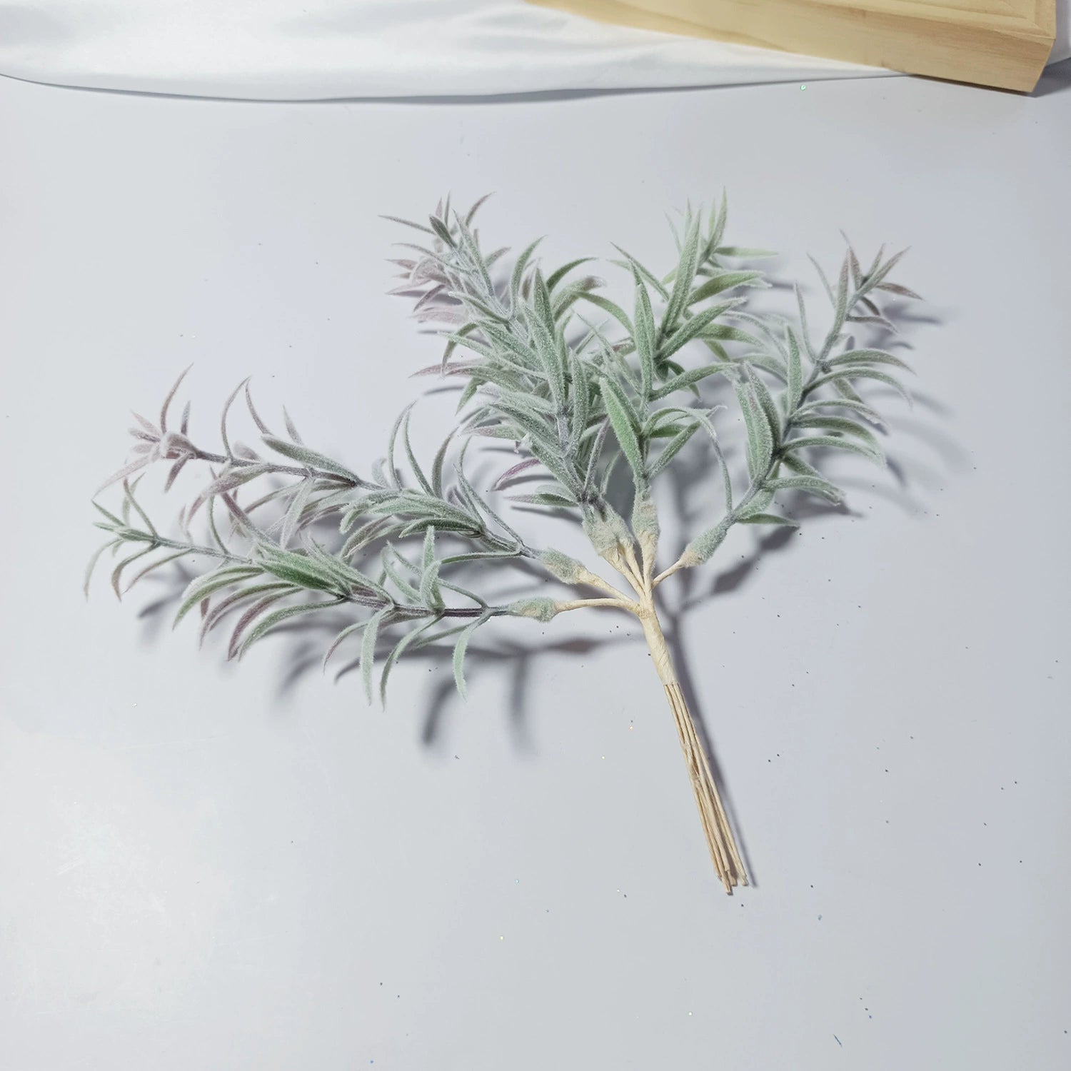 Sternengras Kunstzweig 20 cm, Täuschend echter Deko-Zweig für Gestecke & Vasen, Ideal für DIY, Hochzeit & Tischdeko, Kleine Kunstpflanze