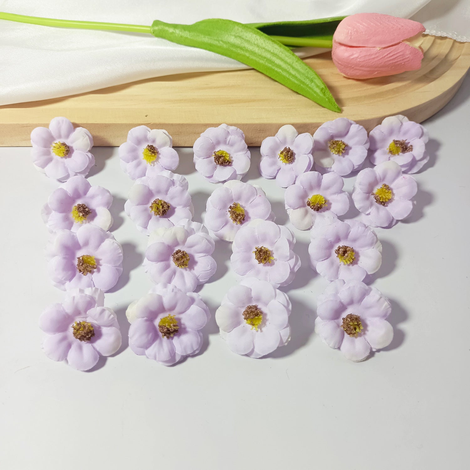 100x Künstliche Gänseblümchen Köpfe, 3 cm, Hochwertige Blüten zum Basteln, für DIY-Projekte, Hochzeit & Floristik, Realistische Optik