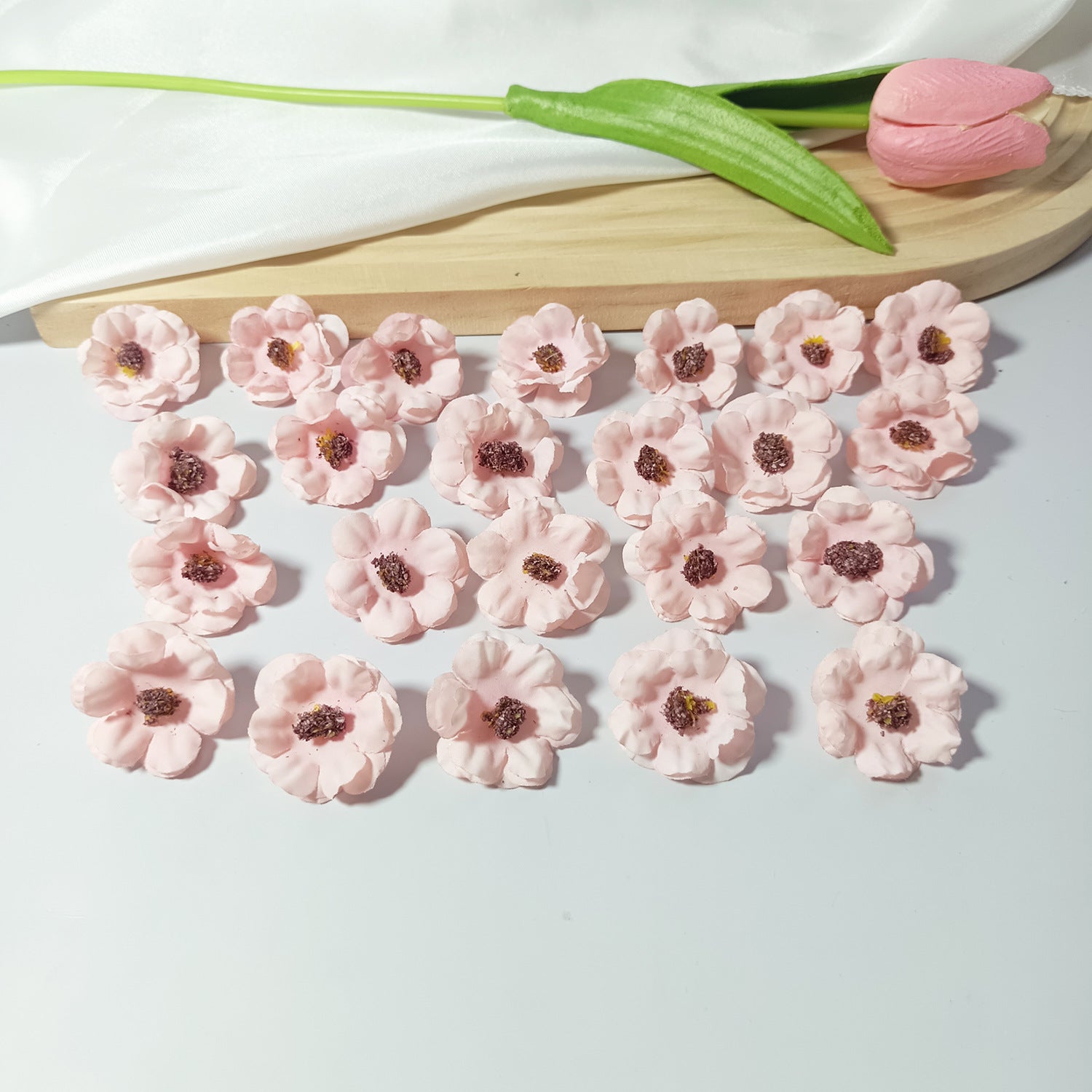 100x Künstliche Gänseblümchen Köpfe, 3 cm, Hochwertige Blüten zum Basteln, für DIY-Projekte, Hochzeit & Floristik, Realistische Optik