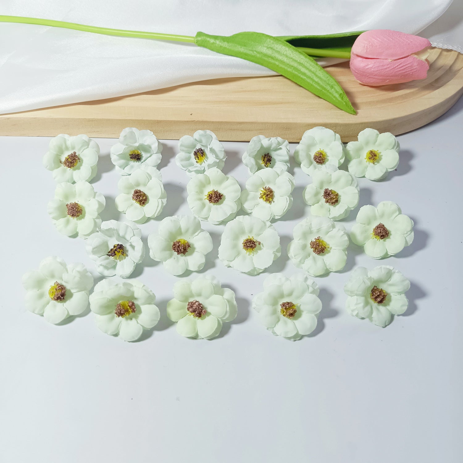 100x Künstliche Gänseblümchen Köpfe, 3 cm, Hochwertige Blüten zum Basteln, für DIY-Projekte, Hochzeit & Floristik, Realistische Optik