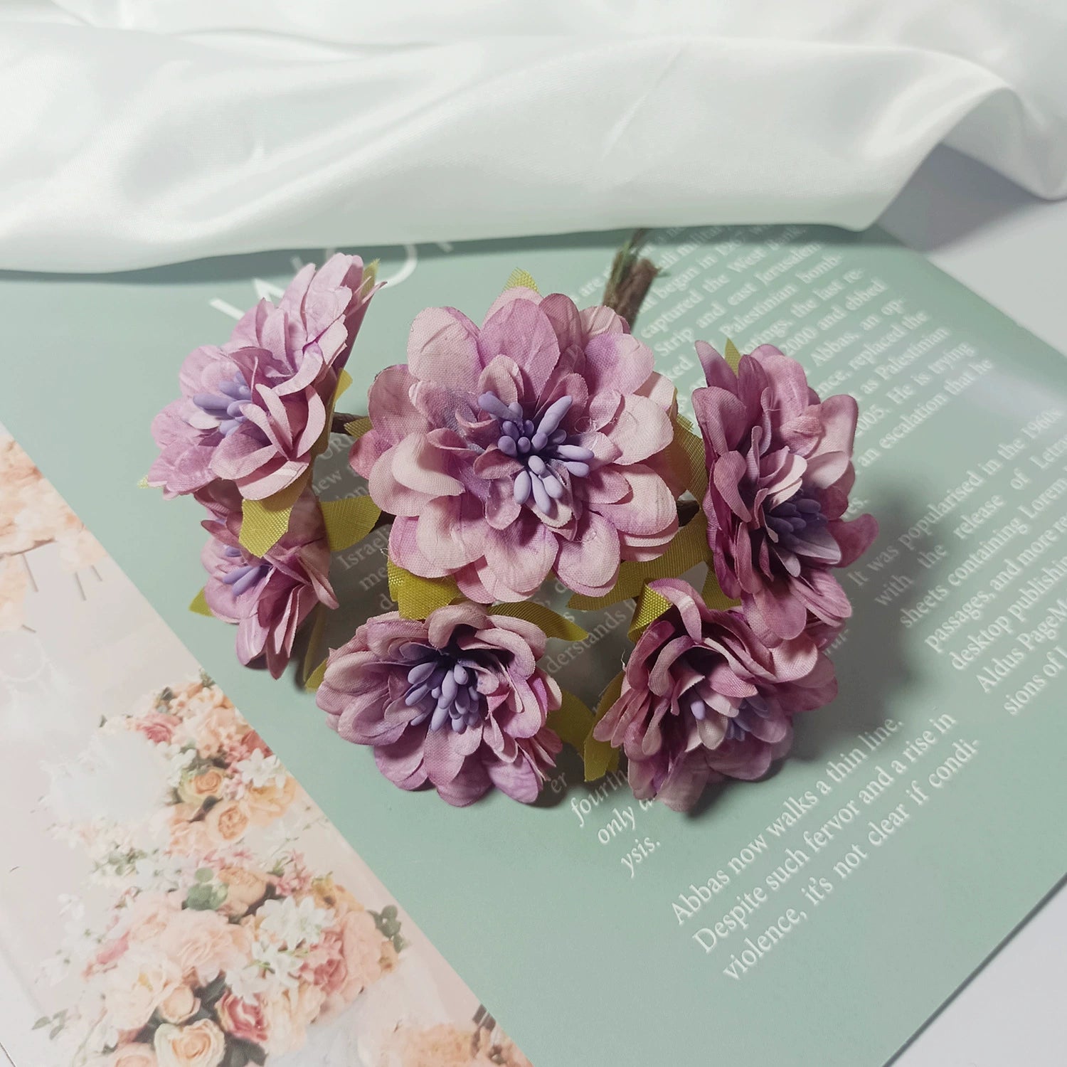 Kleine Dahlien Kunstblumen, 11 cm Mini-Bouquet, täuschend echte Seidenblumen für DIY, Gestecke, Anstecker, Hochzeit & Dekoration