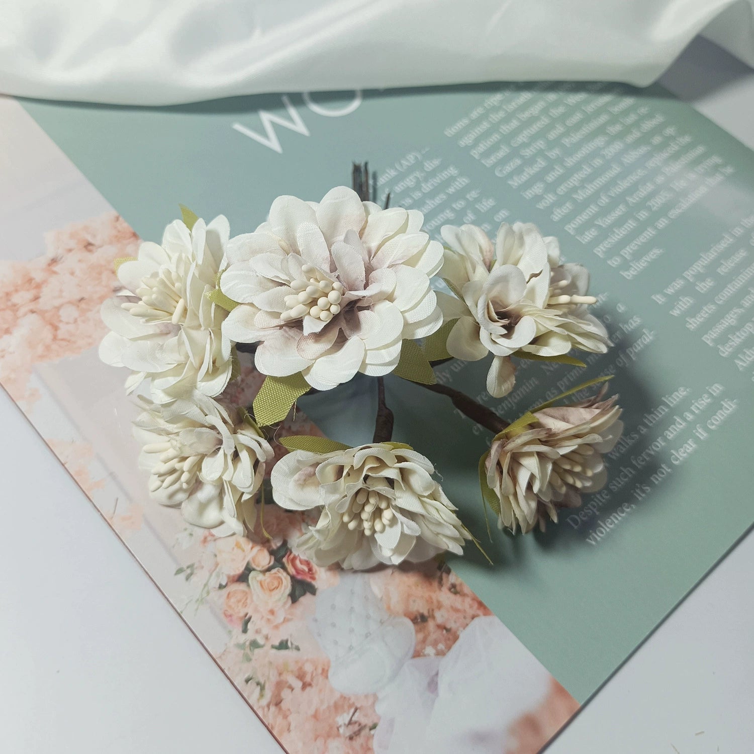 Kleine Dahlien Kunstblumen, 11 cm Mini-Bouquet, täuschend echte Seidenblumen für DIY, Gestecke, Anstecker, Hochzeit & Dekoration