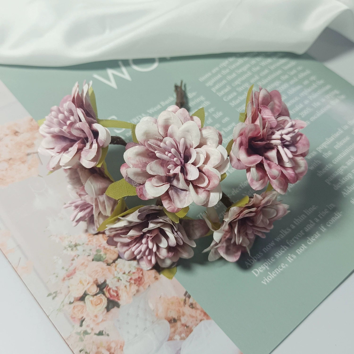 Kleine Dahlien Kunstblumen, 11 cm Mini-Bouquet, täuschend echte Seidenblumen für DIY, Gestecke, Anstecker, Hochzeit & Dekoration