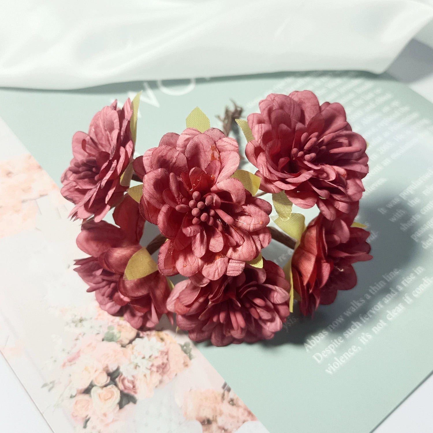 Kleine Dahlien Kunstblumen, 11 cm Mini-Bouquet, täuschend echte Seidenblumen für DIY, Gestecke, Anstecker, Hochzeit & Dekoration