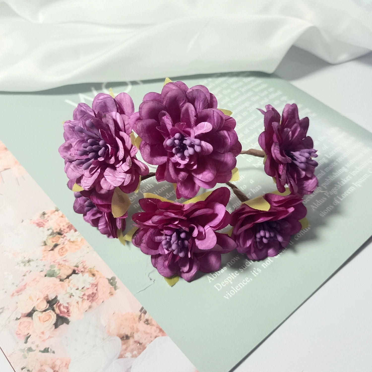 Kleine Dahlien Kunstblumen, 11 cm Mini-Bouquet, täuschend echte Seidenblumen für DIY, Gestecke, Anstecker, Hochzeit & Dekoration