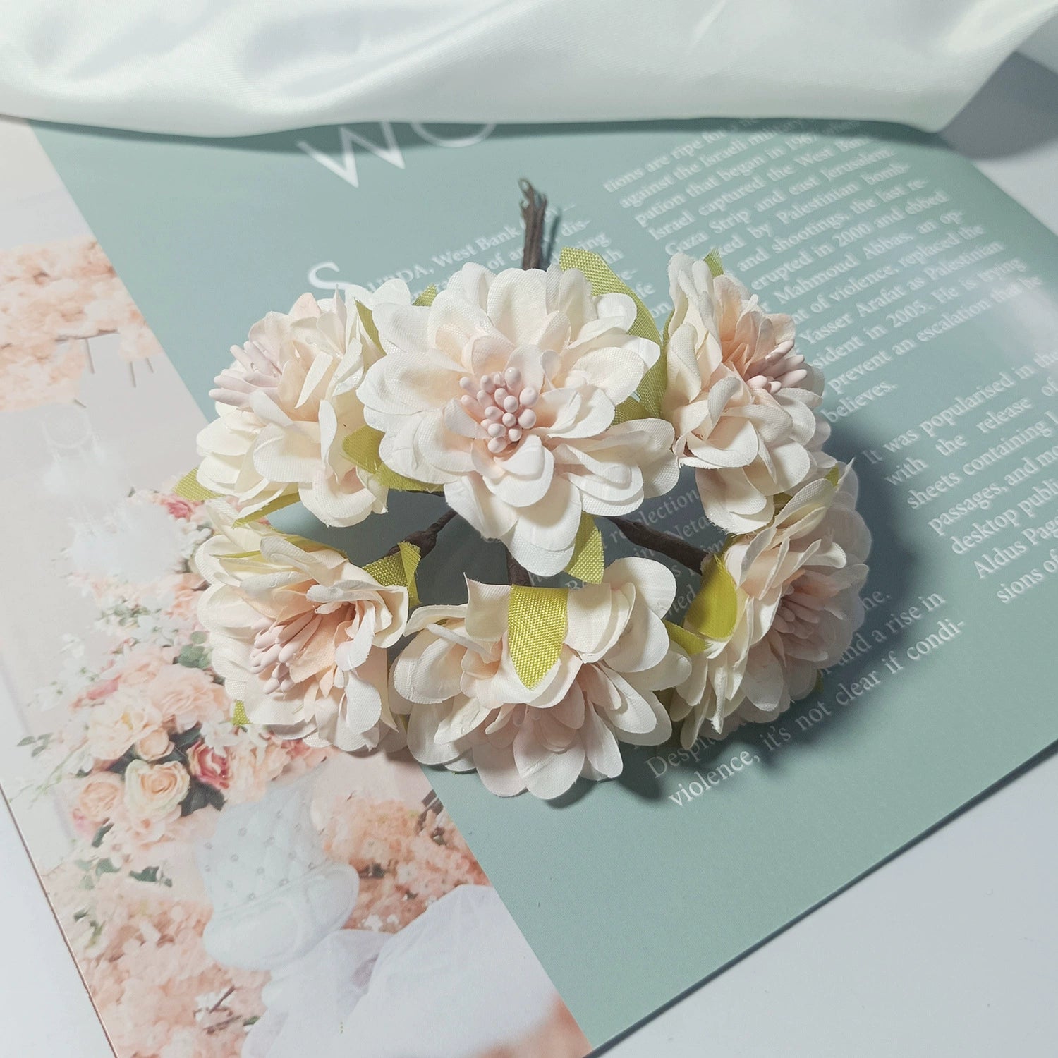 Kleine Dahlien Kunstblumen, 11 cm Mini-Bouquet, täuschend echte Seidenblumen für DIY, Gestecke, Anstecker, Hochzeit & Dekoration
