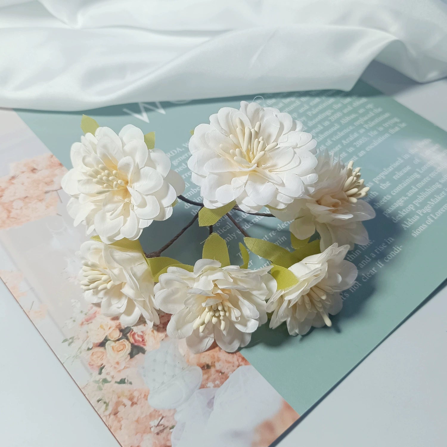 Kleine Dahlien Kunstblumen, 11 cm Mini-Bouquet, täuschend echte Seidenblumen für DIY, Gestecke, Anstecker, Hochzeit & Dekoration