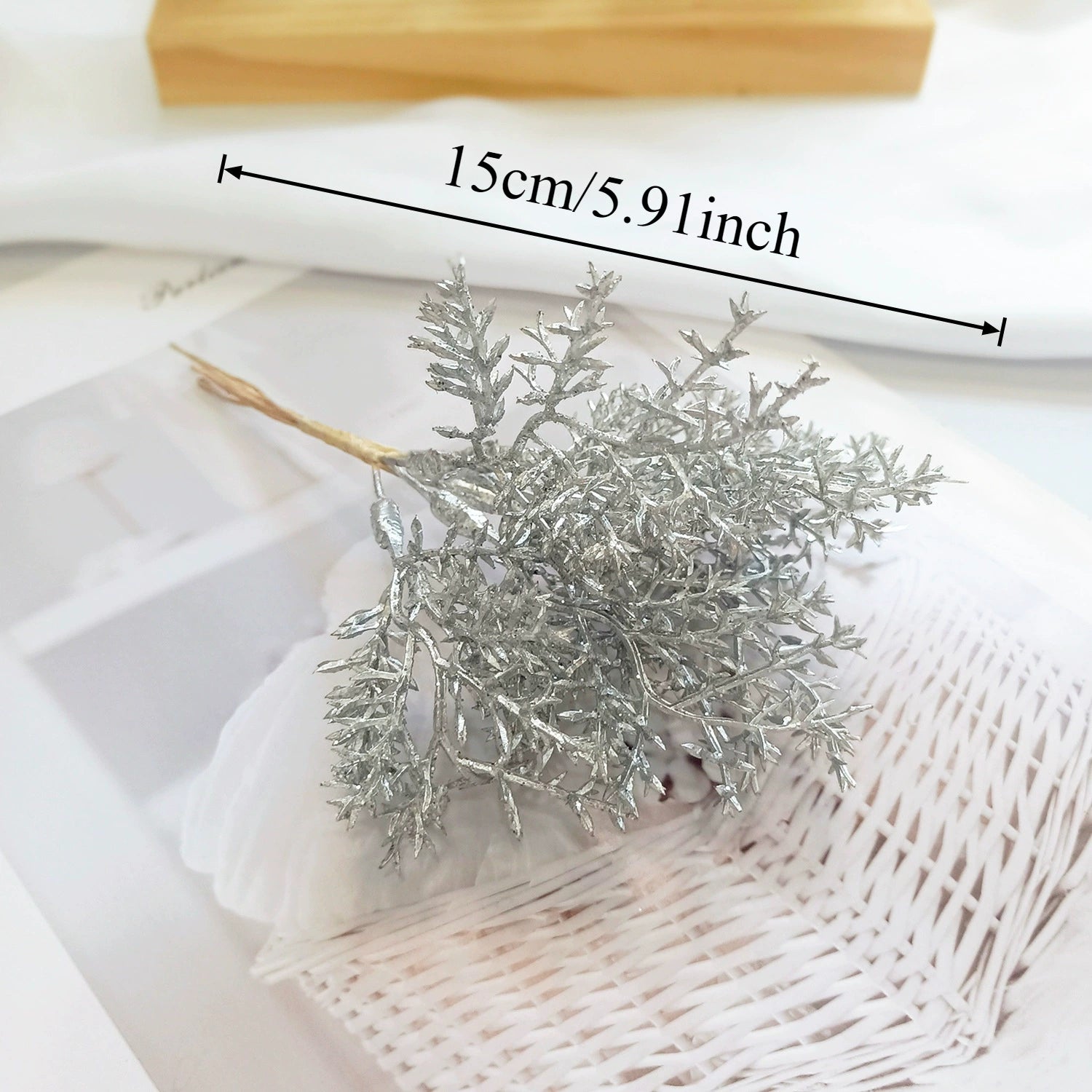 Künstlicher Kiefernzweig Gold 20cm, Deko-Pick mit Perlen, Täuschend Echter Tannenzweig für DIY Gestecke, Weihnachtsdeko & Anstecker