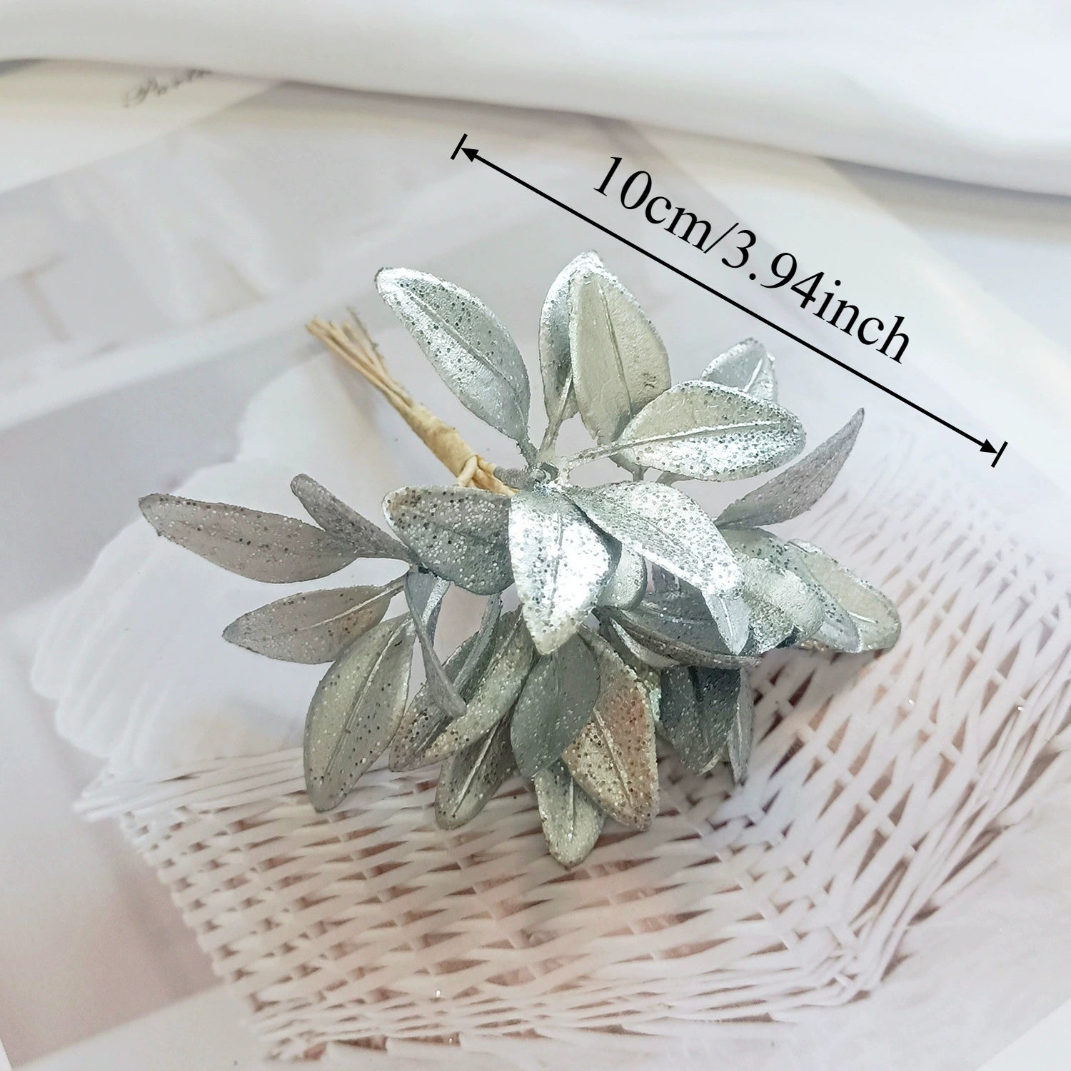 Künstlicher Kiefernzweig Gold 20cm, Deko-Pick mit Perlen, Täuschend Echter Tannenzweig für DIY Gestecke, Weihnachtsdeko & Anstecker