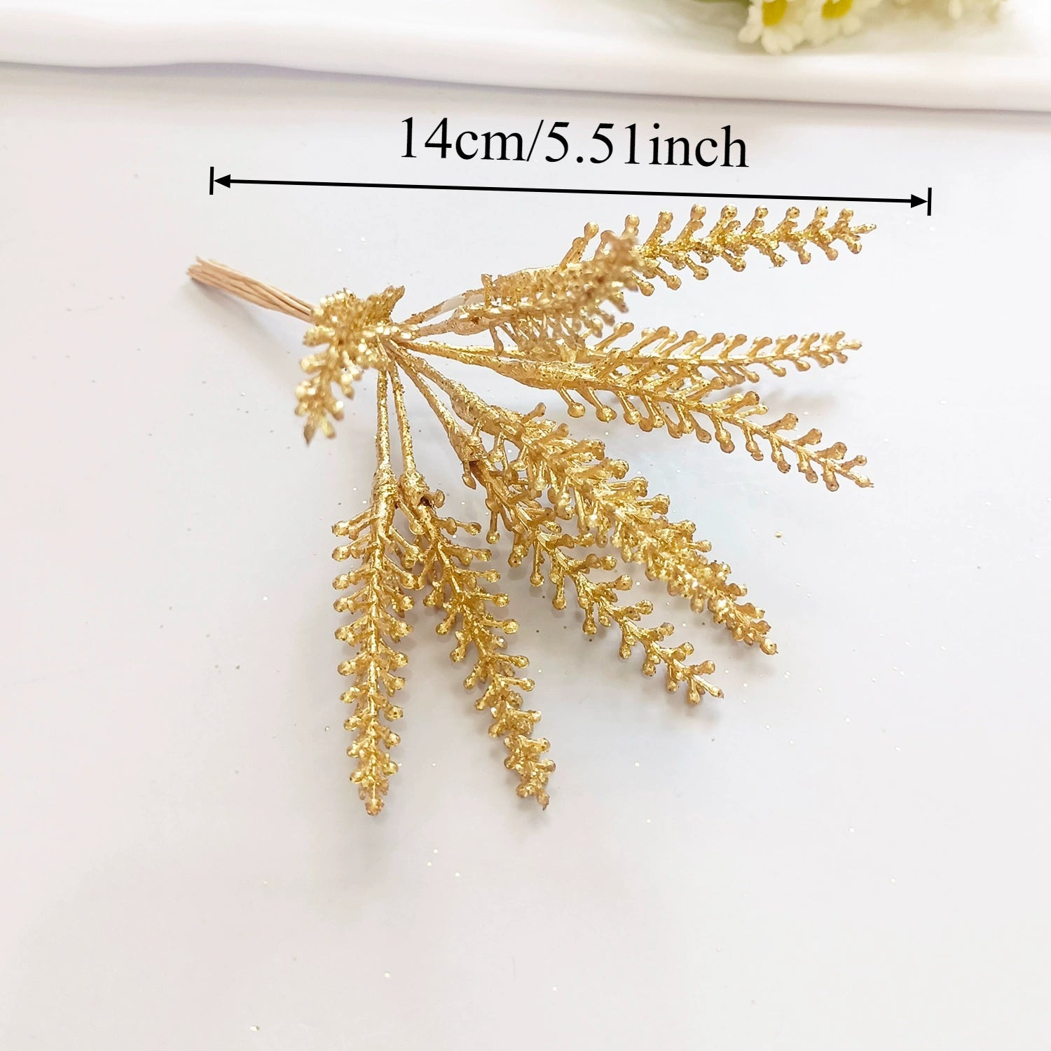 Künstlicher Kiefernzweig Gold 20cm, Deko-Pick mit Perlen, Täuschend Echter Tannenzweig für DIY Gestecke, Weihnachtsdeko & Anstecker