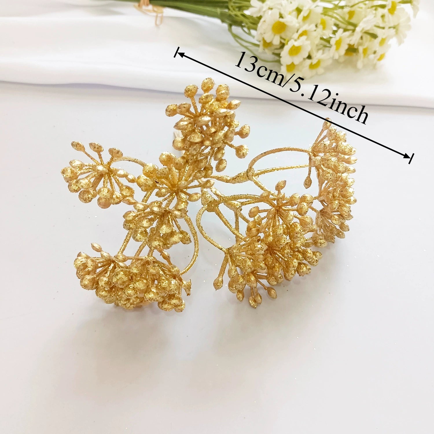 Künstlicher Kiefernzweig Gold 20cm, Deko-Pick mit Perlen, Täuschend Echter Tannenzweig für DIY Gestecke, Weihnachtsdeko & Anstecker