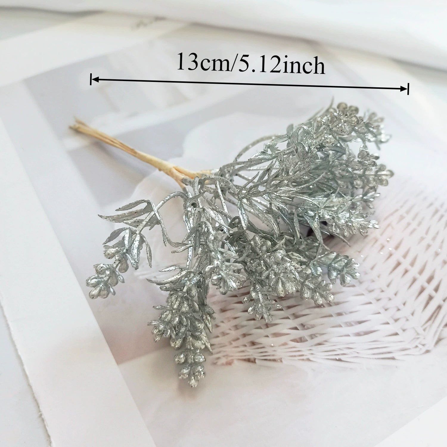 Künstlicher Kiefernzweig Gold 20cm, Deko-Pick mit Perlen, Täuschend Echter Tannenzweig für DIY Gestecke, Weihnachtsdeko & Anstecker