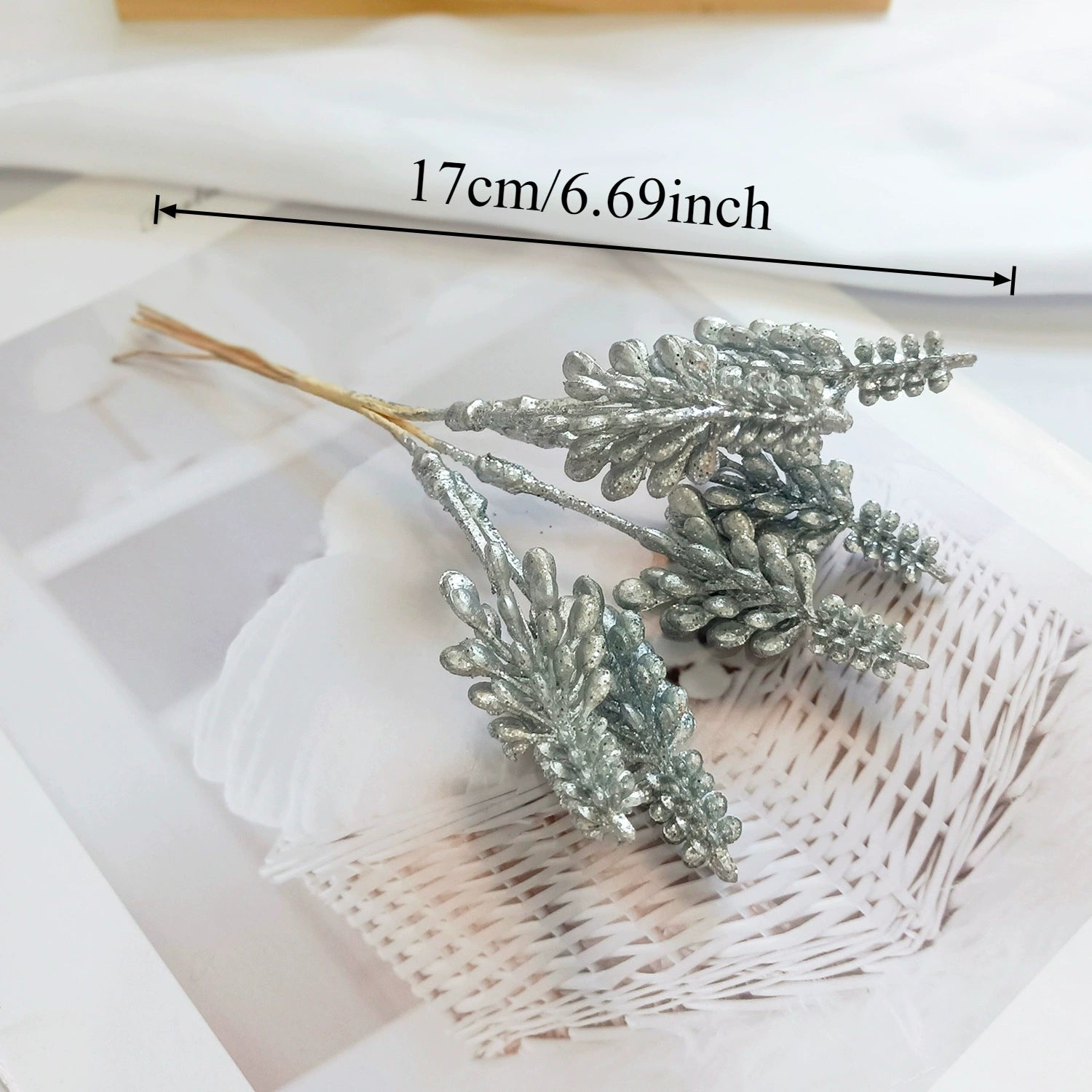 Künstlicher Kiefernzweig Gold 20cm, Deko-Pick mit Perlen, Täuschend Echter Tannenzweig für DIY Gestecke, Weihnachtsdeko & Anstecker
