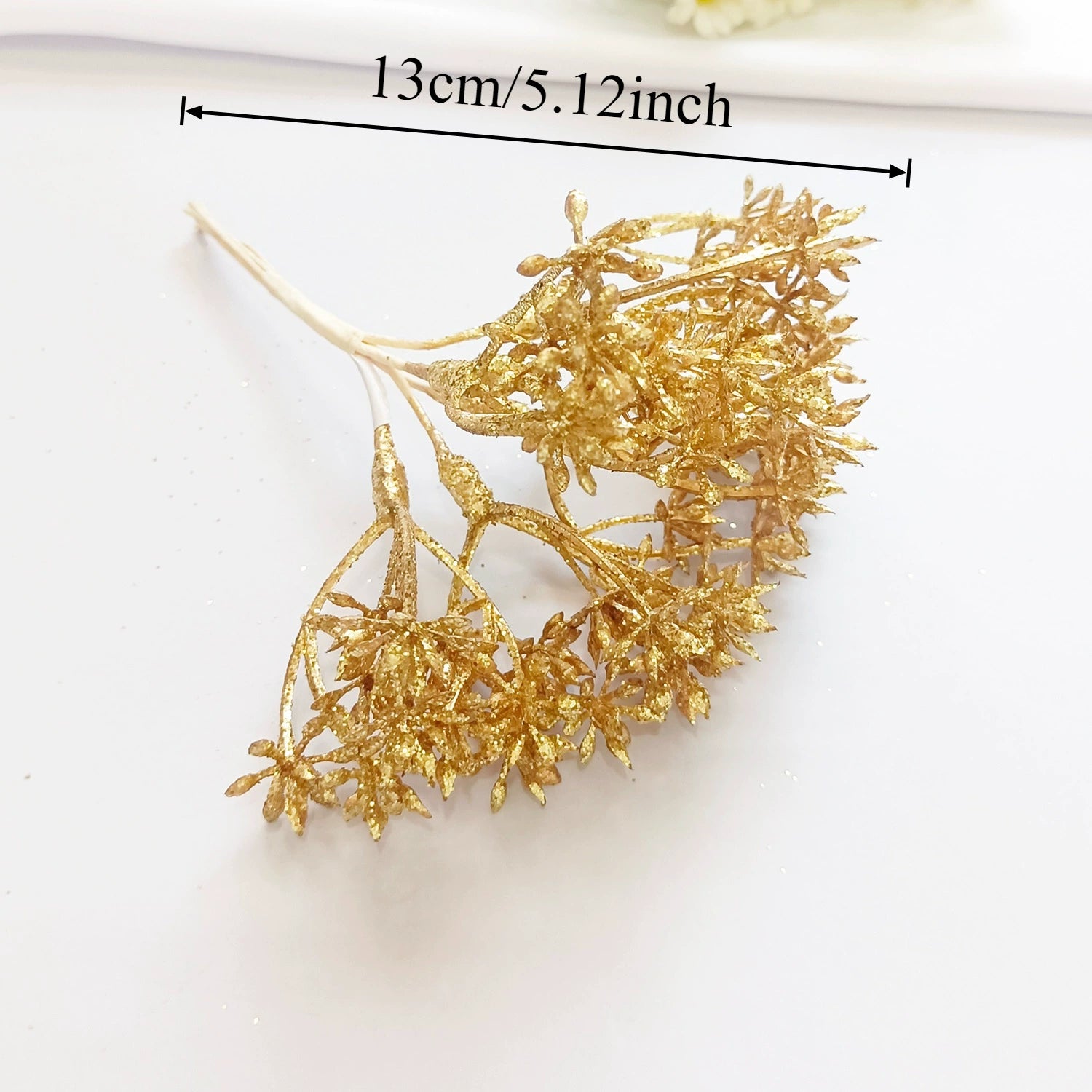 Künstlicher Kiefernzweig Gold 20cm, Deko-Pick mit Perlen, Täuschend Echter Tannenzweig für DIY Gestecke, Weihnachtsdeko & Anstecker