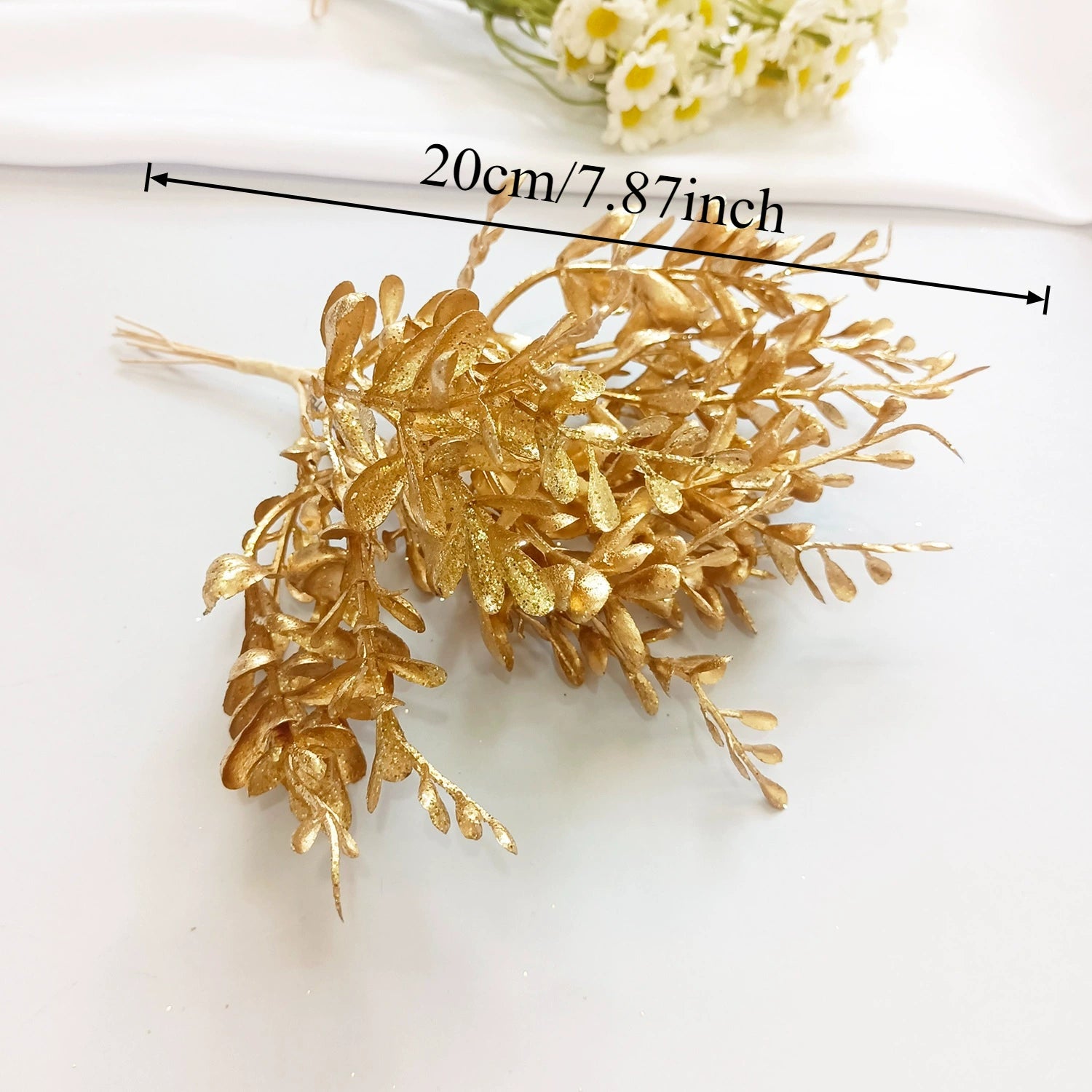 Künstlicher Kiefernzweig Gold 20cm, Deko-Pick mit Perlen, Täuschend Echter Tannenzweig für DIY Gestecke, Weihnachtsdeko & Anstecker