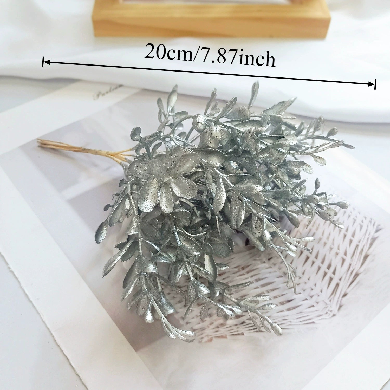 Künstlicher Kiefernzweig Gold 20cm, Deko-Pick mit Perlen, Täuschend Echter Tannenzweig für DIY Gestecke, Weihnachtsdeko & Anstecker