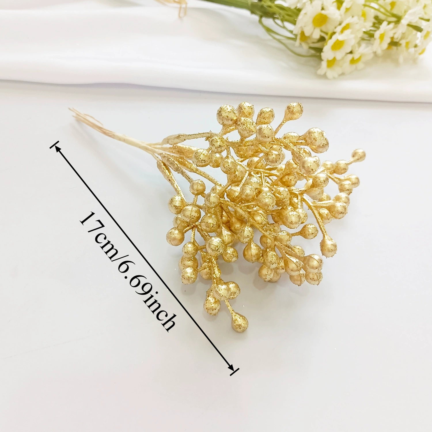 Künstlicher Kiefernzweig Gold 20cm, Deko-Pick mit Perlen, Täuschend Echter Tannenzweig für DIY Gestecke, Weihnachtsdeko & Anstecker