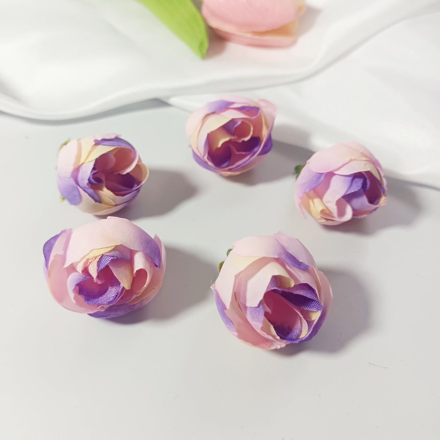 Künstliche Rosenknospen 3 cm, realistisch, ideal für DIY Hochzeitsfloristik, Geschenke, Dekoration, 5 Stück