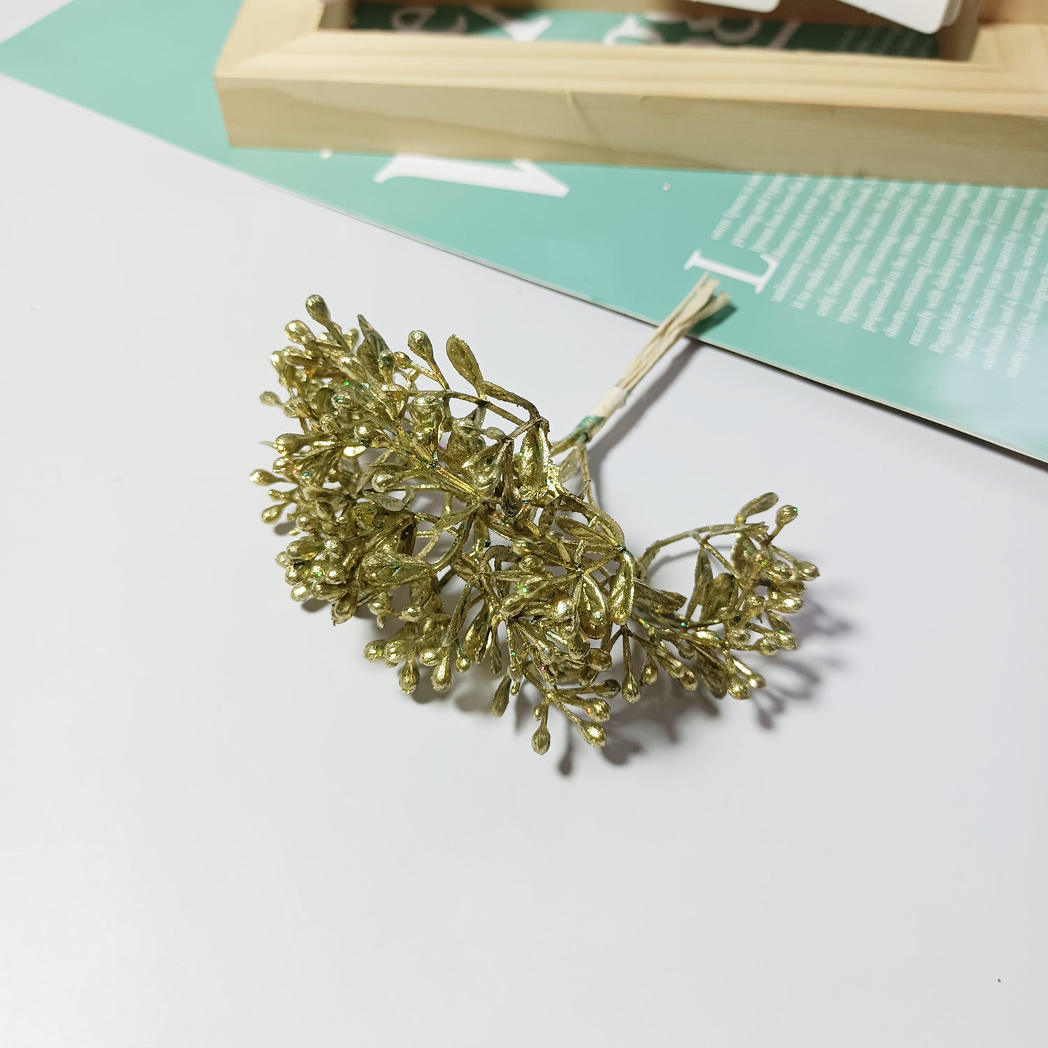Künstlicher Beerenstrauß 10 cm, Täuschend Echte Mini-Beeren-Zweige für DIY Bastelprojekte, Hochzeit, Gestecke & Haarschmuck