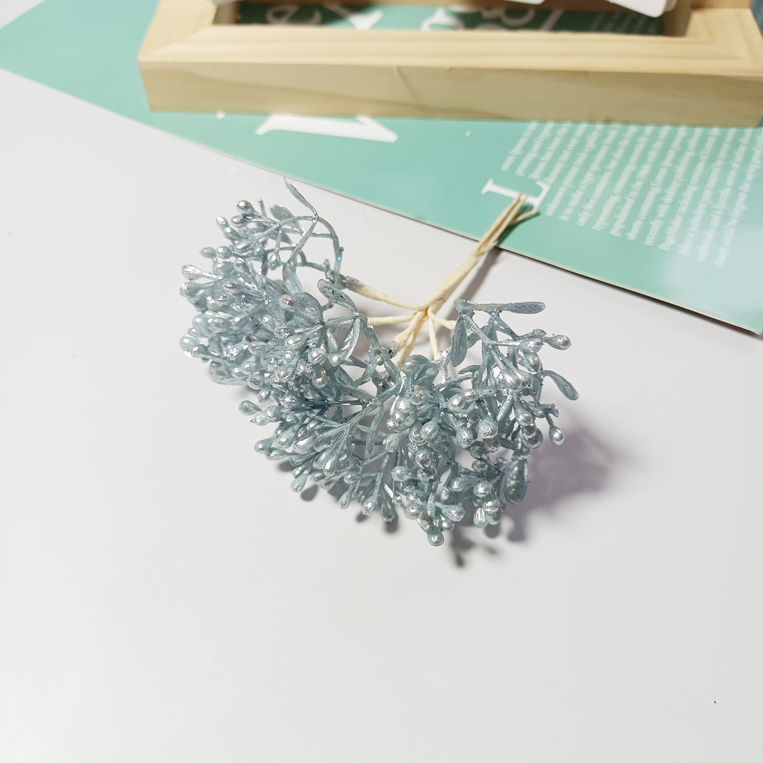 Künstlicher Beerenstrauß 10 cm, Täuschend Echte Mini-Beeren-Zweige für DIY Bastelprojekte, Hochzeit, Gestecke & Haarschmuck