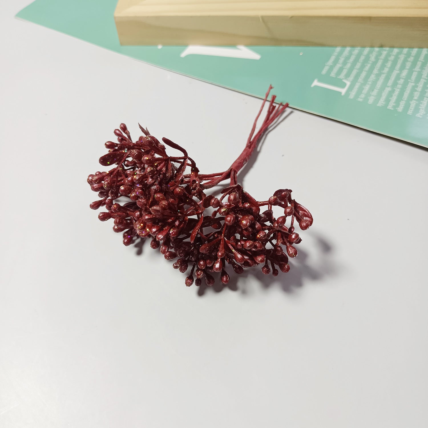 Künstlicher Beerenstrauß 10 cm, Täuschend Echte Mini-Beeren-Zweige für DIY Bastelprojekte, Hochzeit, Gestecke & Haarschmuck