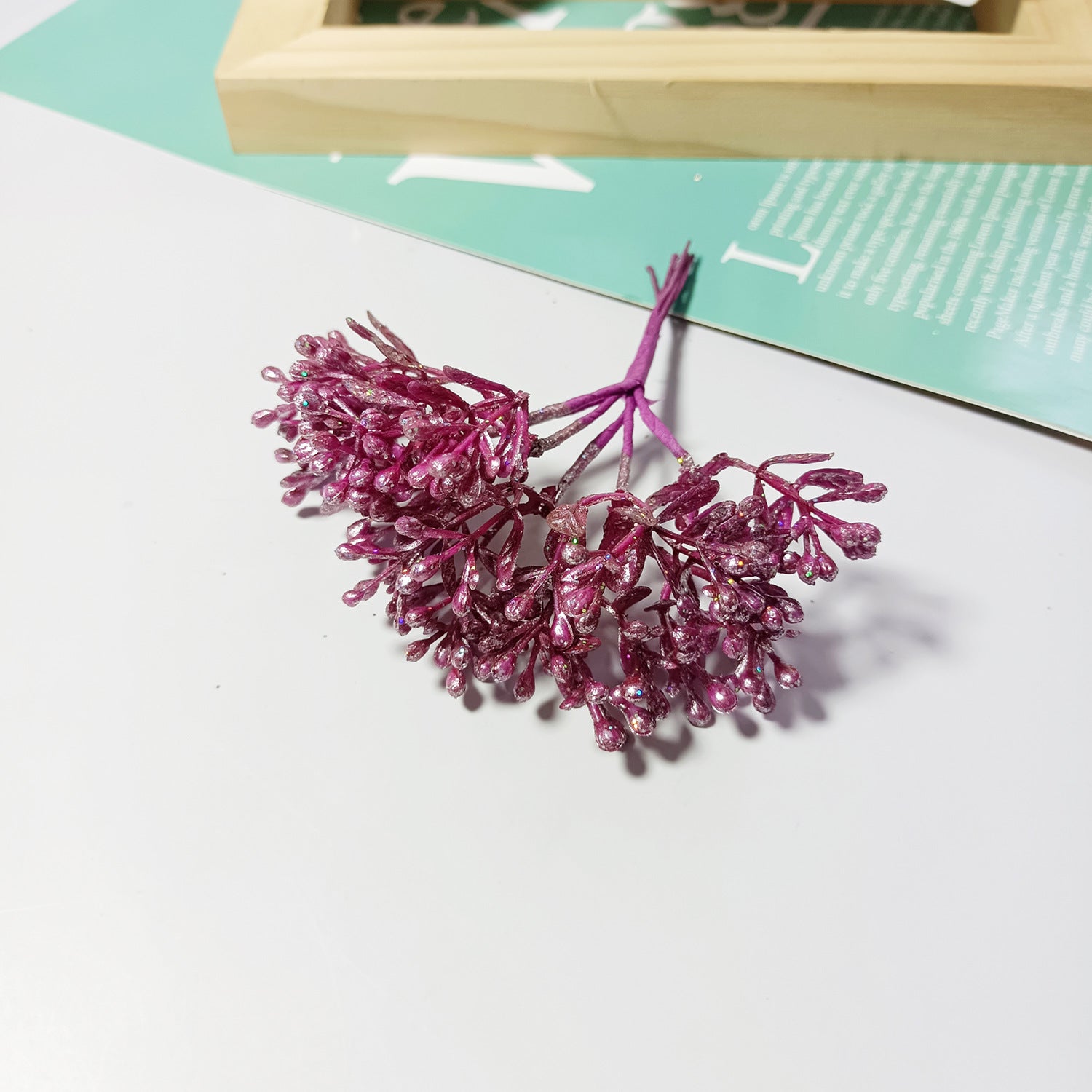 Künstlicher Beerenstrauß 10 cm, Täuschend Echte Mini-Beeren-Zweige für DIY Bastelprojekte, Hochzeit, Gestecke & Haarschmuck