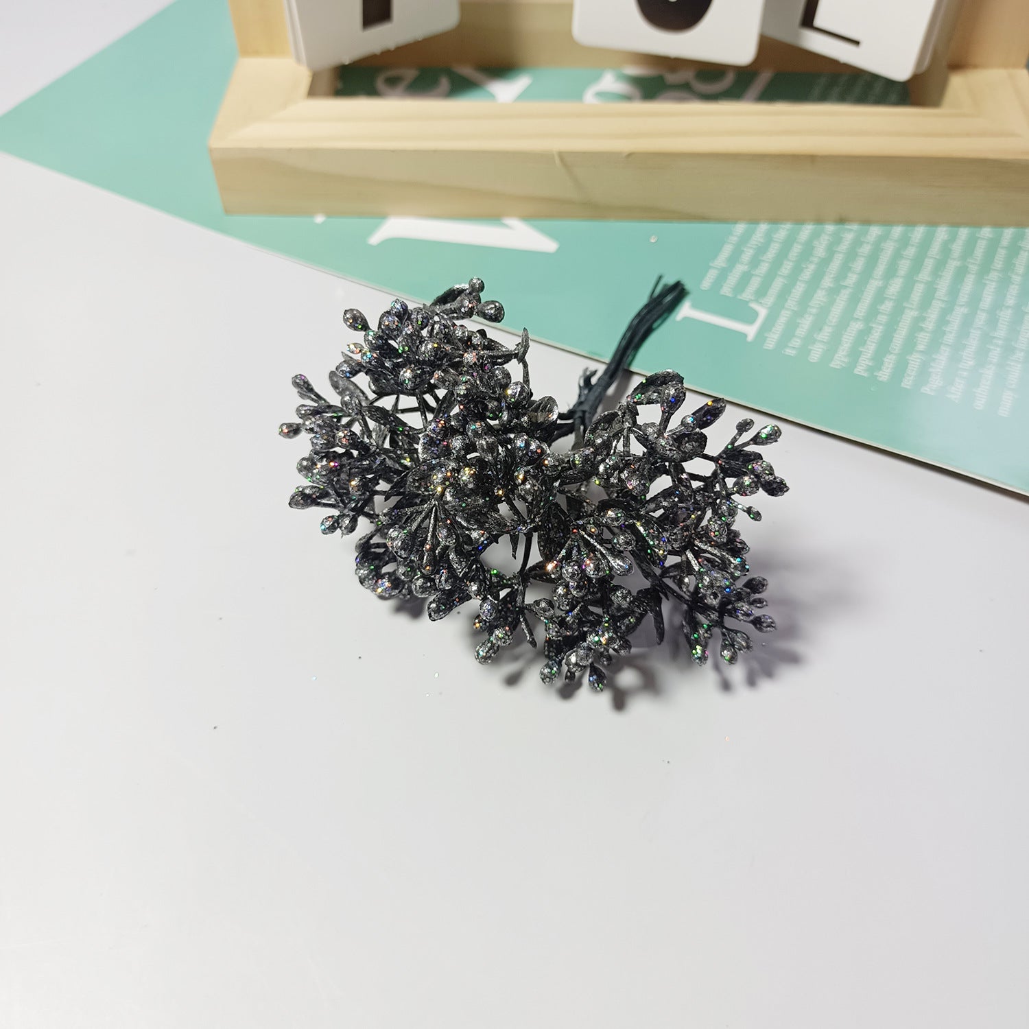 Künstlicher Beerenstrauß 10 cm, Täuschend Echte Mini-Beeren-Zweige für DIY Bastelprojekte, Hochzeit, Gestecke & Haarschmuck