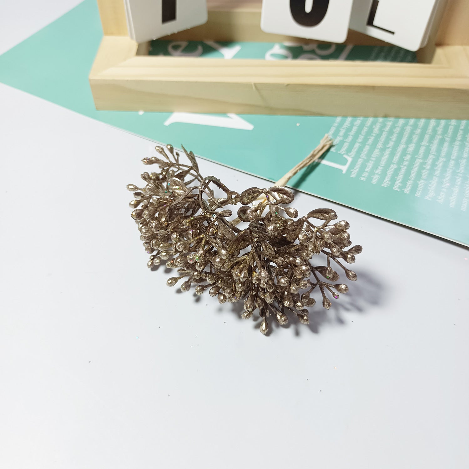 Künstlicher Beerenstrauß 10 cm, Täuschend Echte Mini-Beeren-Zweige für DIY Bastelprojekte, Hochzeit, Gestecke & Haarschmuck