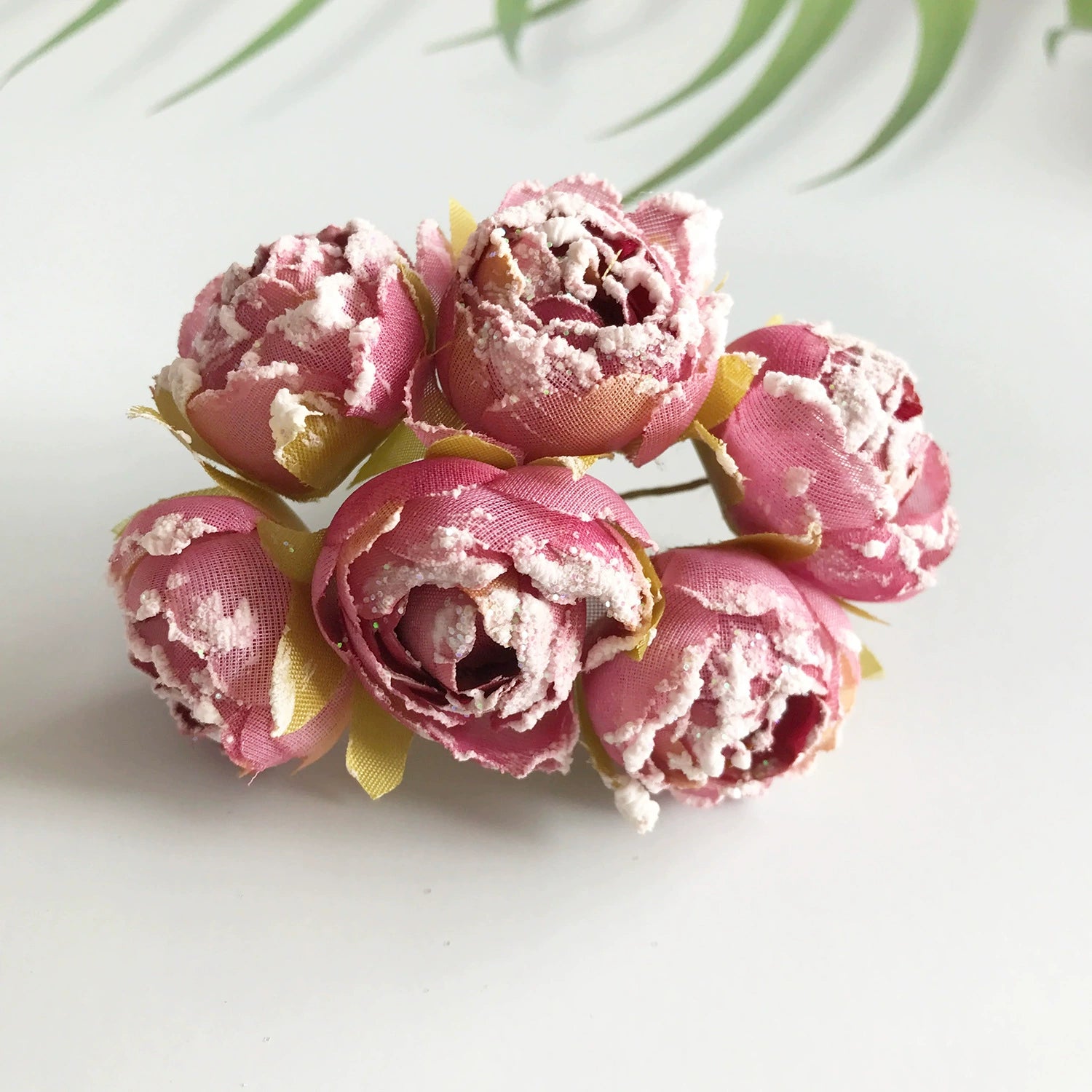 Einzelner Rosenkopf 7 cm aus Seidenstoff, Täuschend echte Kunstrose für DIY-Bastelprojekte, Hochzeitsfloristik, Gestecke und Dekoration