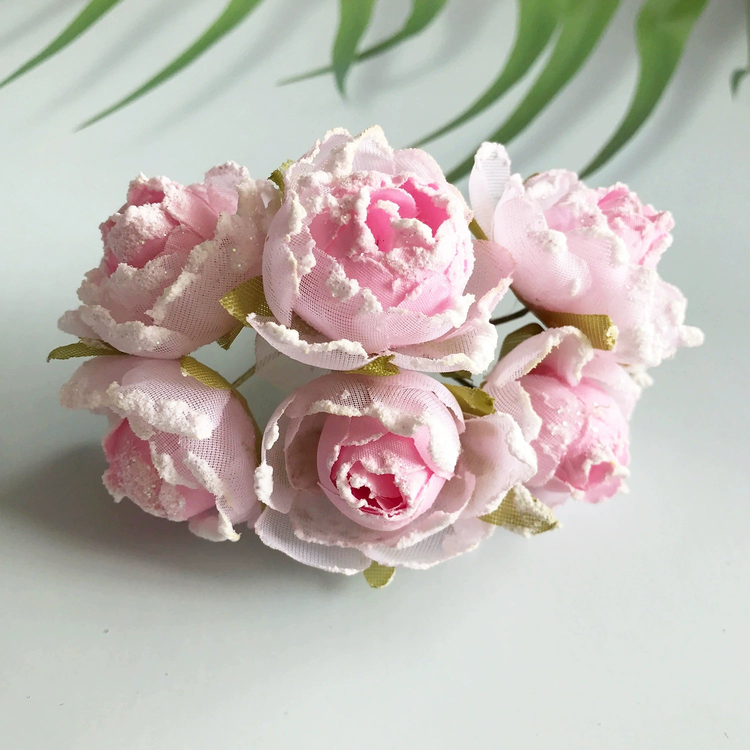 Einzelner Rosenkopf 7 cm aus Seidenstoff, Täuschend echte Kunstrose für DIY-Bastelprojekte, Hochzeitsfloristik, Gestecke und Dekoration