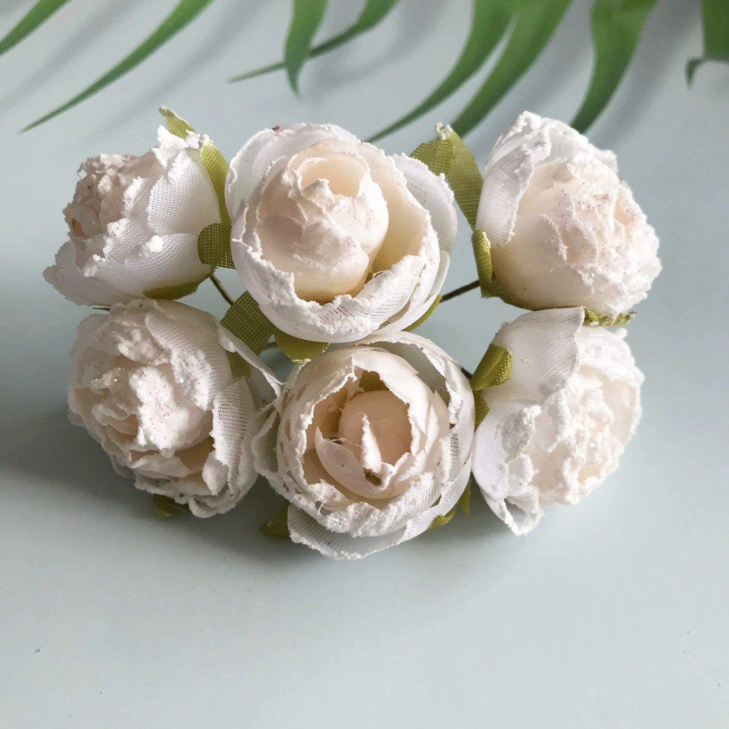 Einzelner Rosenkopf 7 cm aus Seidenstoff, Täuschend echte Kunstrose für DIY-Bastelprojekte, Hochzeitsfloristik, Gestecke und Dekoration